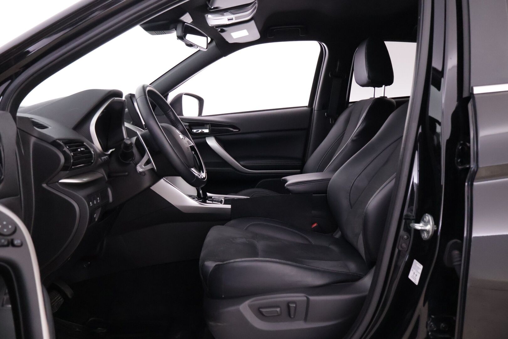 Mitsubishi Eclipse 2022 Mitsubishi Eclipse Cross 2.4 PHEV Inform 4WD *Akkukäyttöinen lisälämmitin / P.Kamera / Koukku / LED* - *Merkkihuollettu / Kaukovaloautomatiikka*