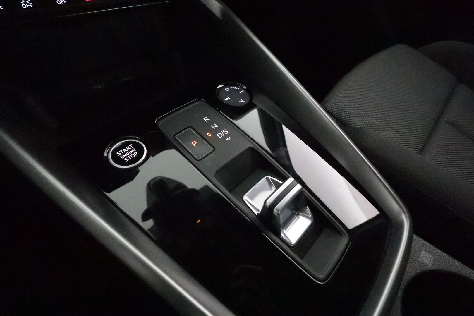 Audi A3 2022 Sedan Business 30 TFSI 81kW MHEV S tronic **Webasto / ACC / LED / P.Tutka / Sporttipenkit / Kaistavahti** - 1-om Suomi-auto / Kovilla varusteilla! - HULLUT JOULUT KORKOTARJOUS 2,49% 