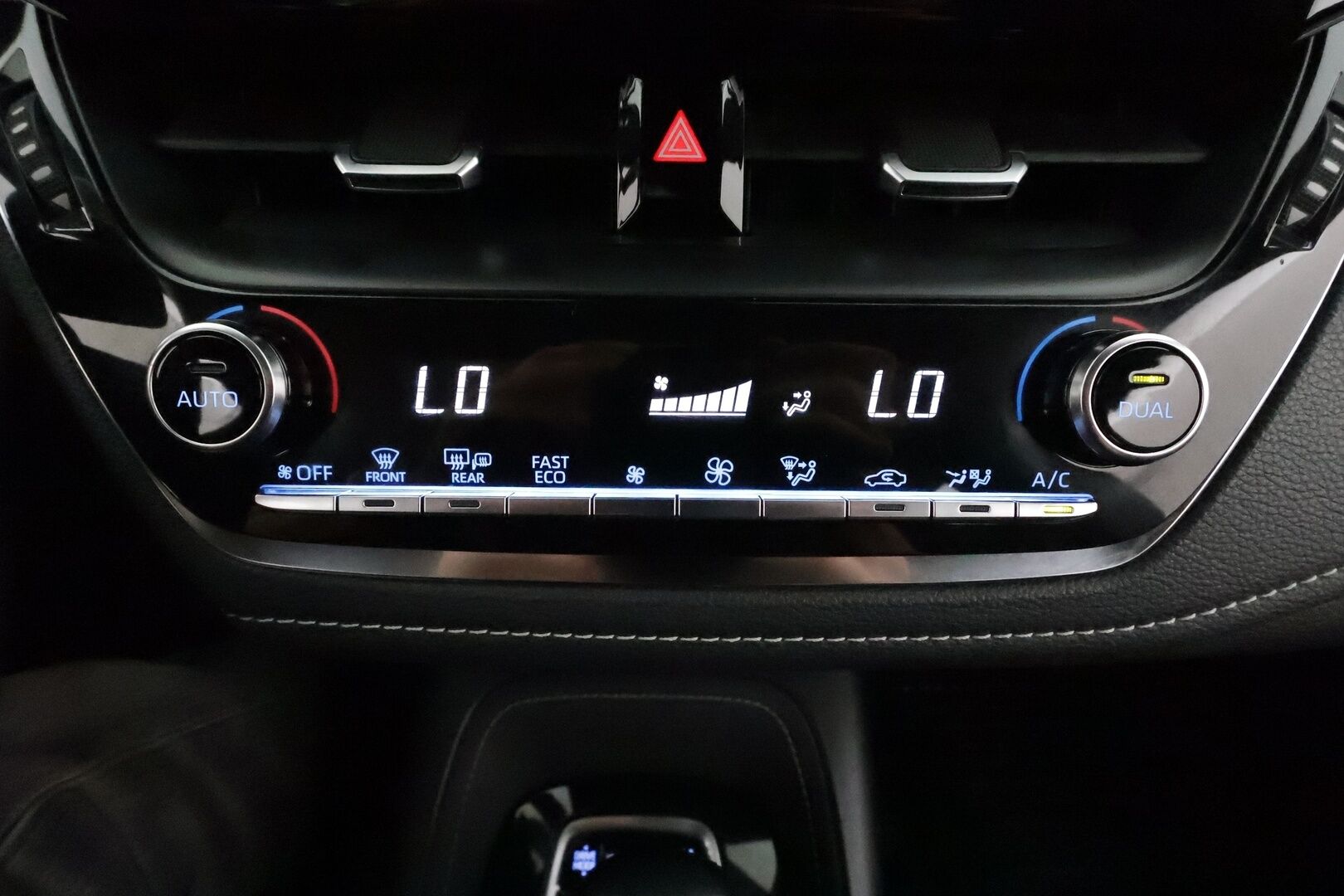 Toyota Corolla 2022 Touring Sports 2,0 Hybrid Prestige Edition **Adapt.Vakkari / LED-valot / P.Kamera / Navi / Kaistavahti / Keyless** - Suomi-auto / Kahdet Renkaat / Merkkihuollettu!