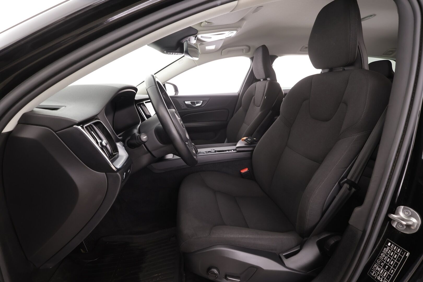 Volvo V60 Cross Country 2022 B4 AWD D-MHEV Business Edition aut * Webasto / Adapt.Vakkari / Koukku / High Perf Audio / P-Kamera / Apple&Android! - 1.Om Suomi-auto / Kahdet Renkaat - HULLUT AVAJAISHULINAT KORKOTARJOUS 3,29 %