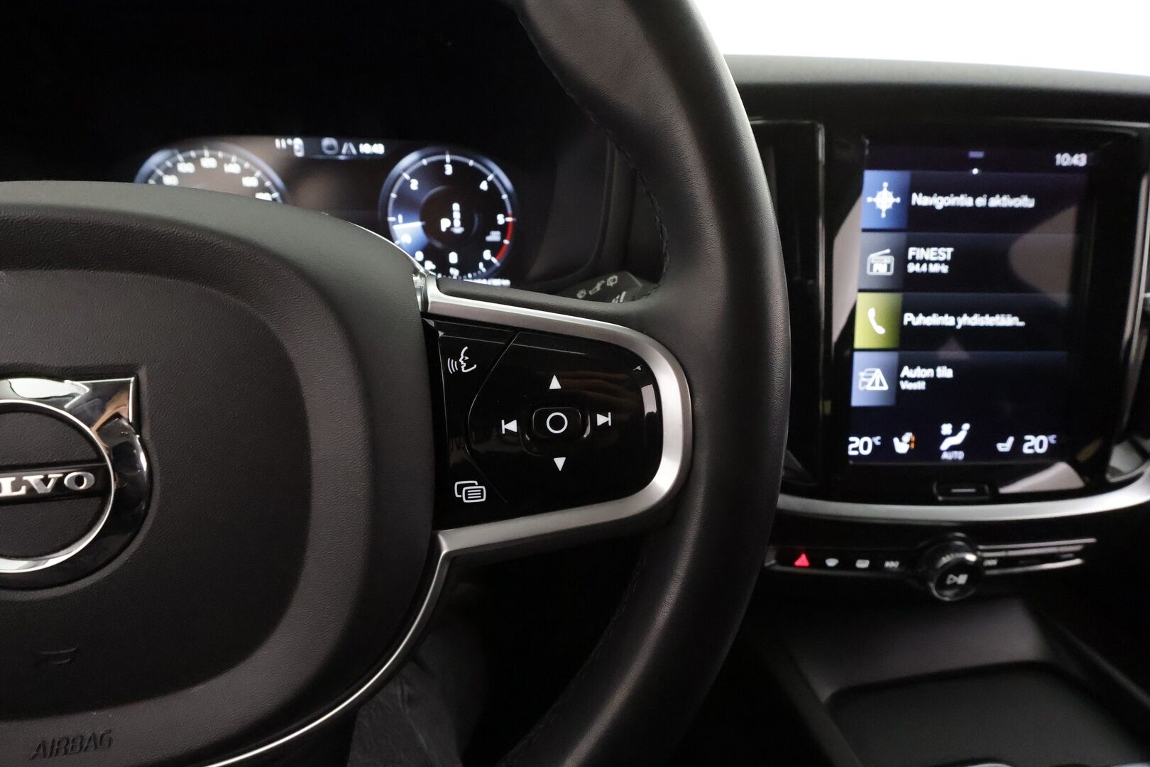 Volvo V60 Cross Country 2022 B4 AWD D-MHEV Business Edition aut - Webasto | Adapt.Vakkari | Koukku | High Perf Audio | P-Kamera | Apple&Android | 1.Om Suomi-auto | Kahdet Renkaat Aluvantein