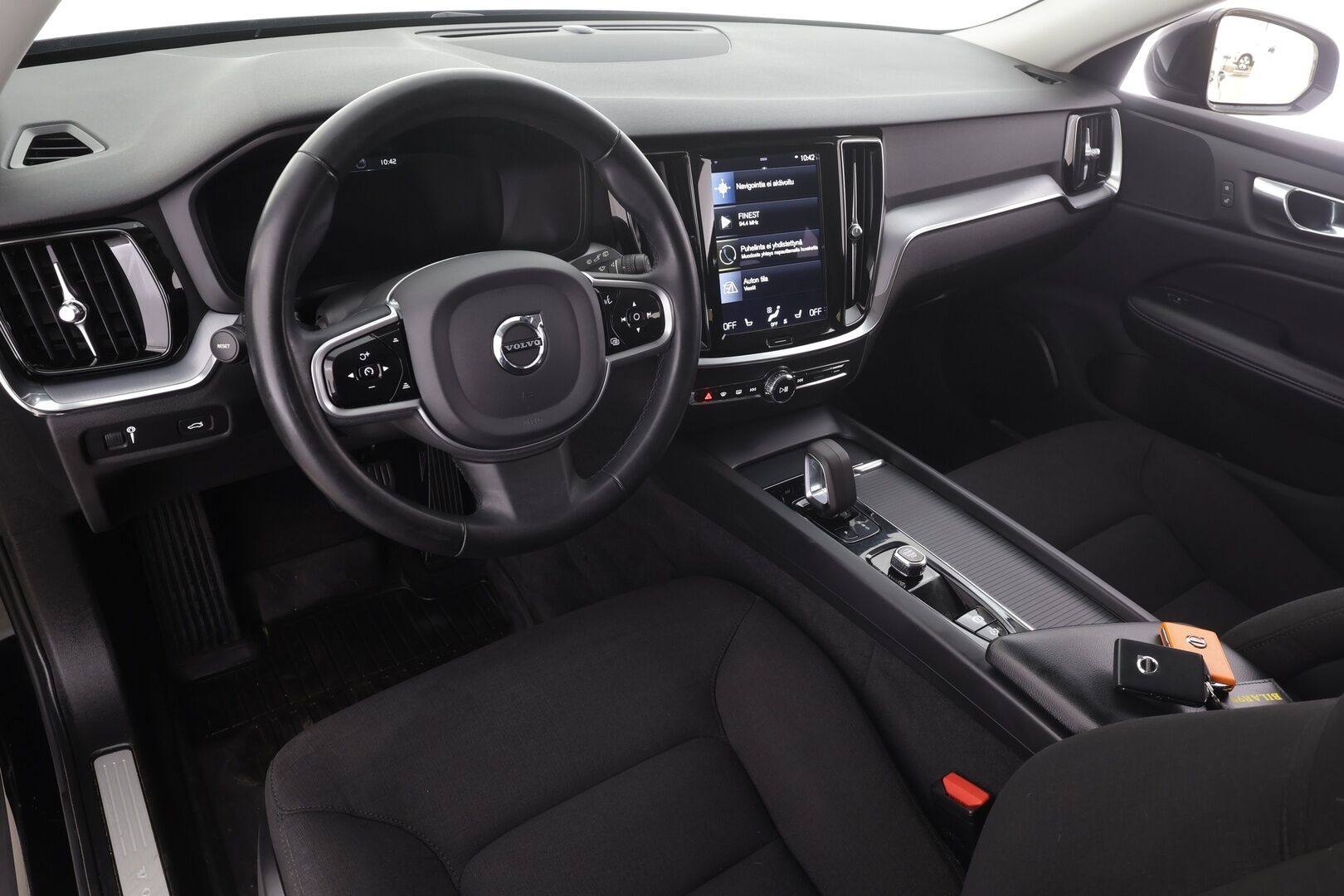 Volvo V60 Cross Country 2022 B4 AWD D-MHEV Business Edition aut * Webasto / Adapt.Vakkari / Koukku / High Perf Audio / P-Kamera / Apple&Android! - 1.Om Suomi-auto / Kahdet Renkaat - HULLUT AVAJAISHULINAT KORKOTARJOUS 3,29 %