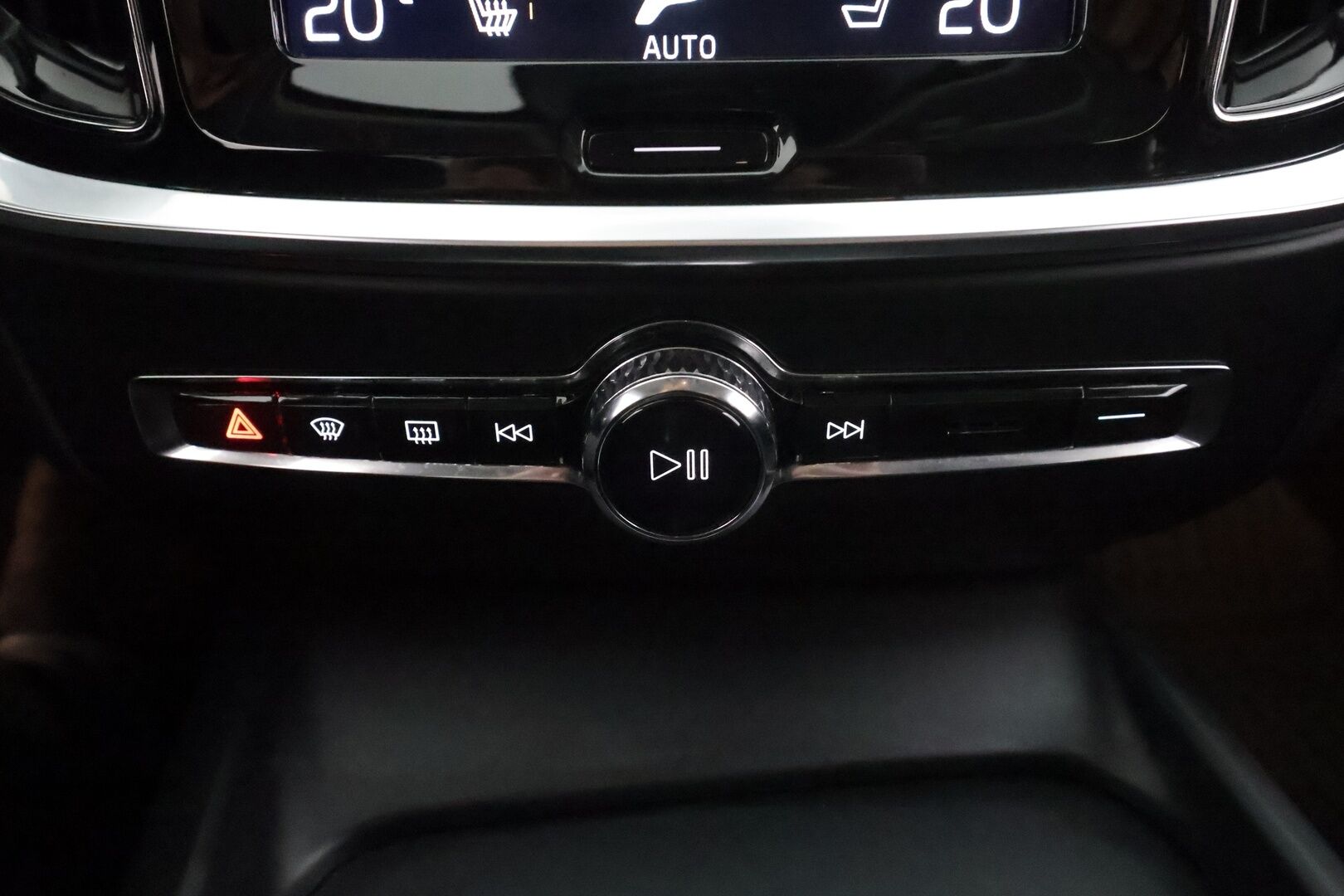 Volvo V60 Cross Country 2022 B4 AWD D-MHEV Business Edition aut * Pilot Assist / Webasto / Koukku / LED / Keyless / Apple&Android * - 1.Om Suomi-auto / Kahdet Renkaat