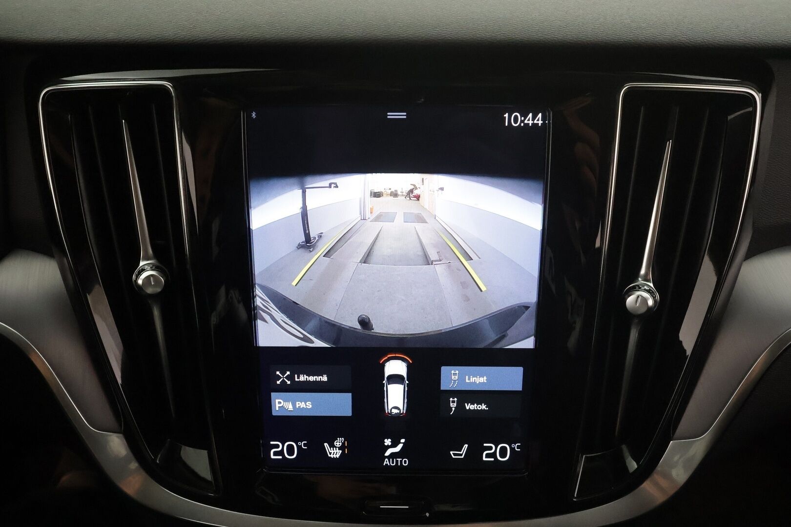 Volvo V60 Cross Country 2022 B4 AWD D-MHEV Business Edition aut * Pilot Assist / Webasto / Koukku / LED / Keyless / Apple&Android * - 1.Om Suomi-auto / Kahdet Renkaat