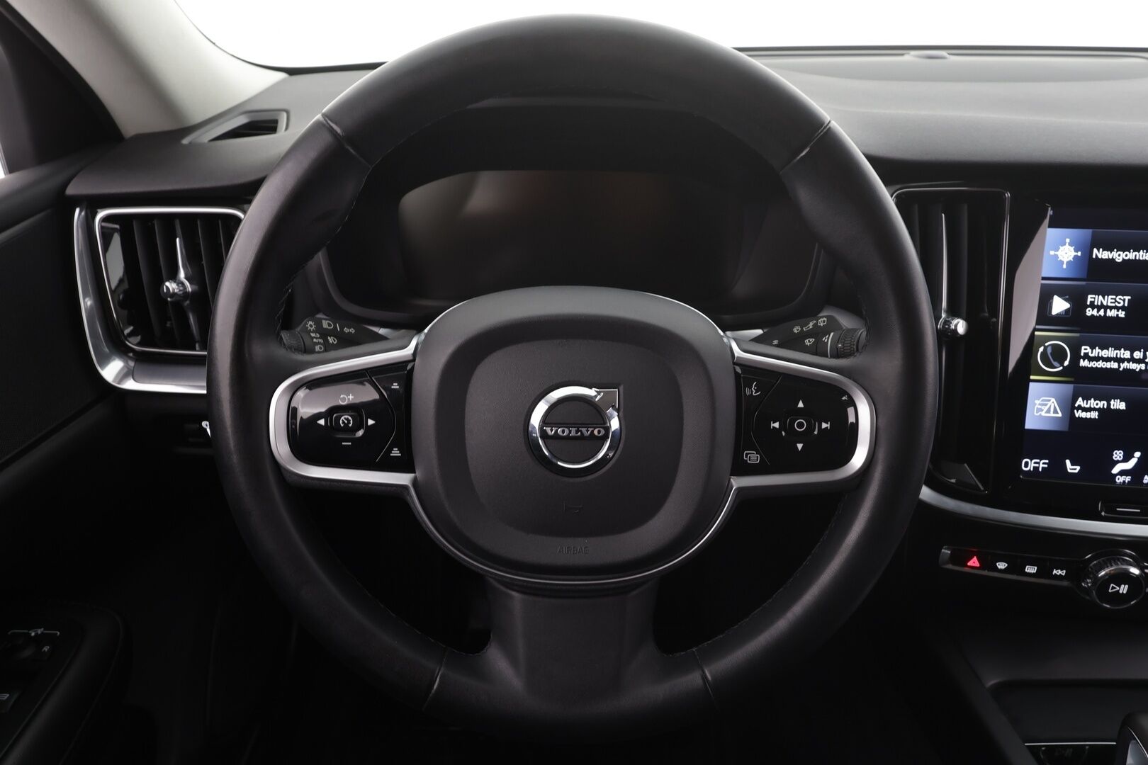 Volvo V60 Cross Country 2022 B4 AWD D-MHEV Business Edition aut - Webasto | Adapt.Vakkari | Koukku | High Perf Audio | P-Kamera | Apple&Android | 1.Om Suomi-auto | Kahdet Renkaat Aluvantein