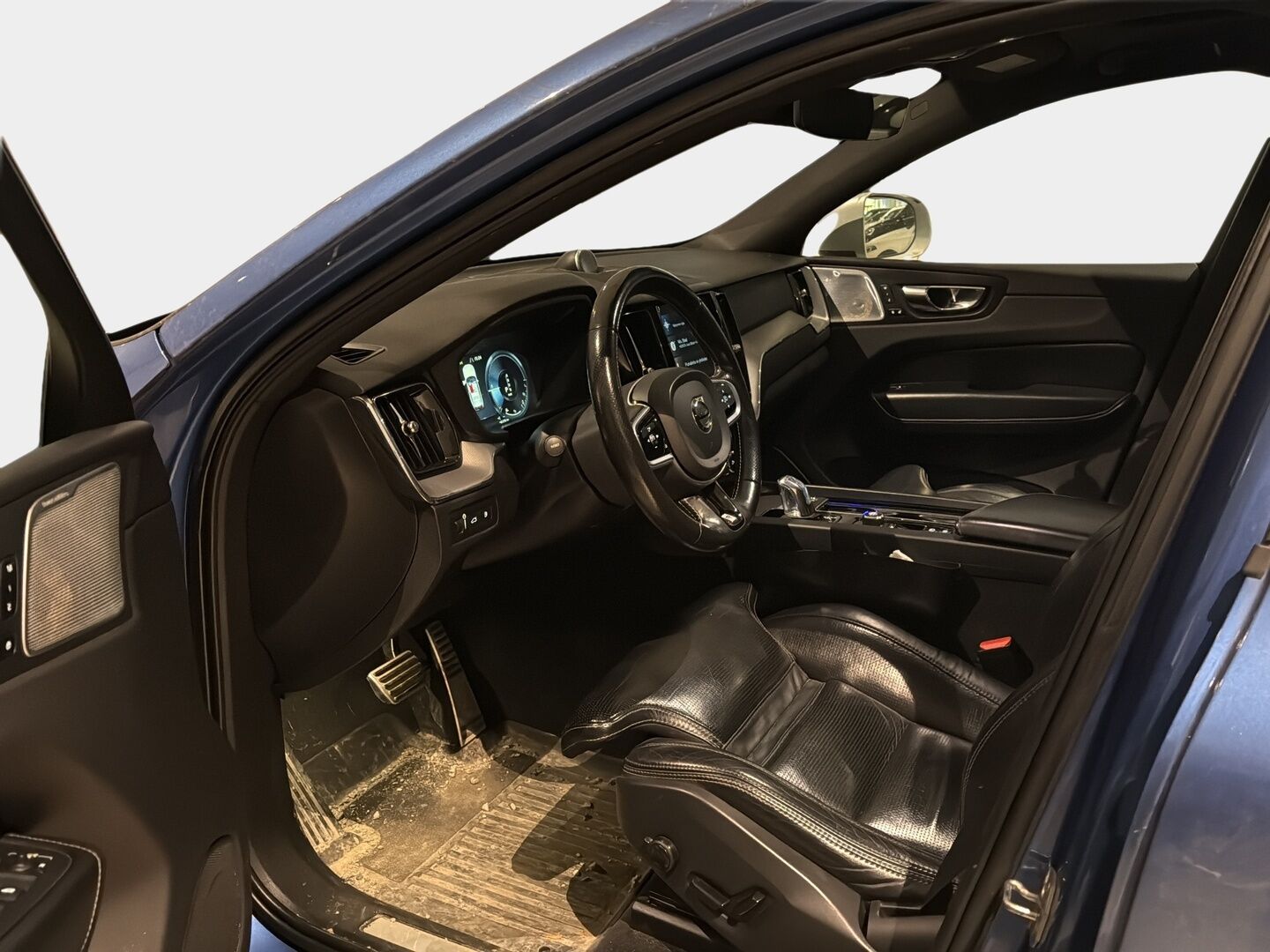 Volvo XC60 2018 XC60 T8 Twin Engine *R-Design / Bowers & Wilkins / Webasto / Koukku alletaittuva / ACC / VOC* - * Ilmastoidut nahkapenkit muistilla / P.Kamera / Ratinlämmitin / S.Luukku*