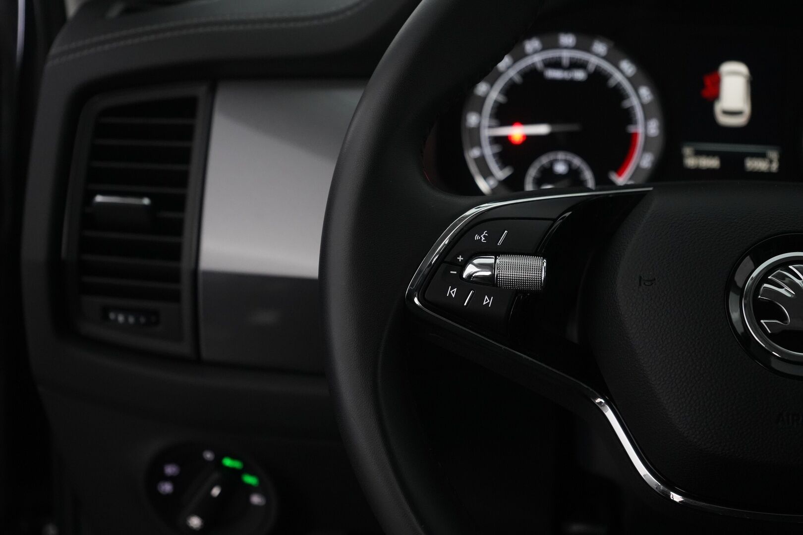 Skoda Kodiaq 2022 2.0 TDI 150 Active DSG Aut. - Suomen edullisin FACELIFT / 1-om. Suomi-auto / Webasto / Koukku / Vakkari / Tutkat / LED-valot / Apple&Android / 2x renkaat