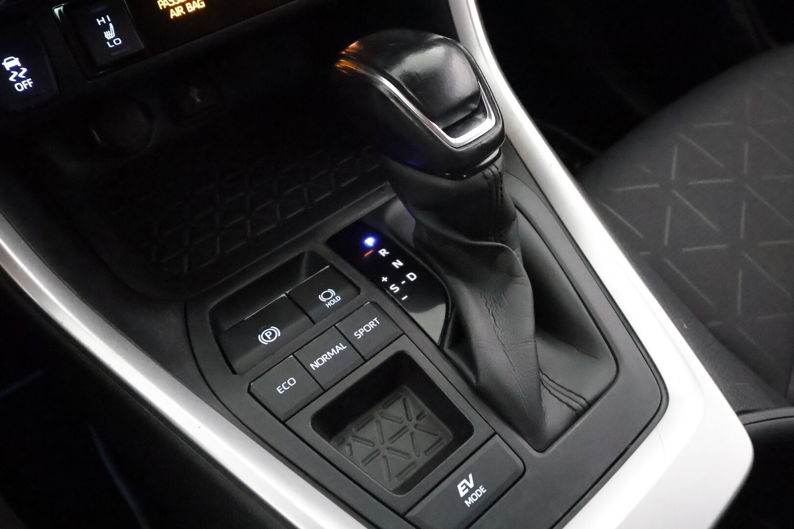 Toyota RAV4 2022 2,5 Hybrid Plus Edition - | 1-om suomiauto | Webasto | ACC | P.kamera ja tutkat | Navi | LED | LTA | Keyless | Lämm. ratti | Lämm. tuulilasi | Merkkihuollot | 2x renkaat aluin |