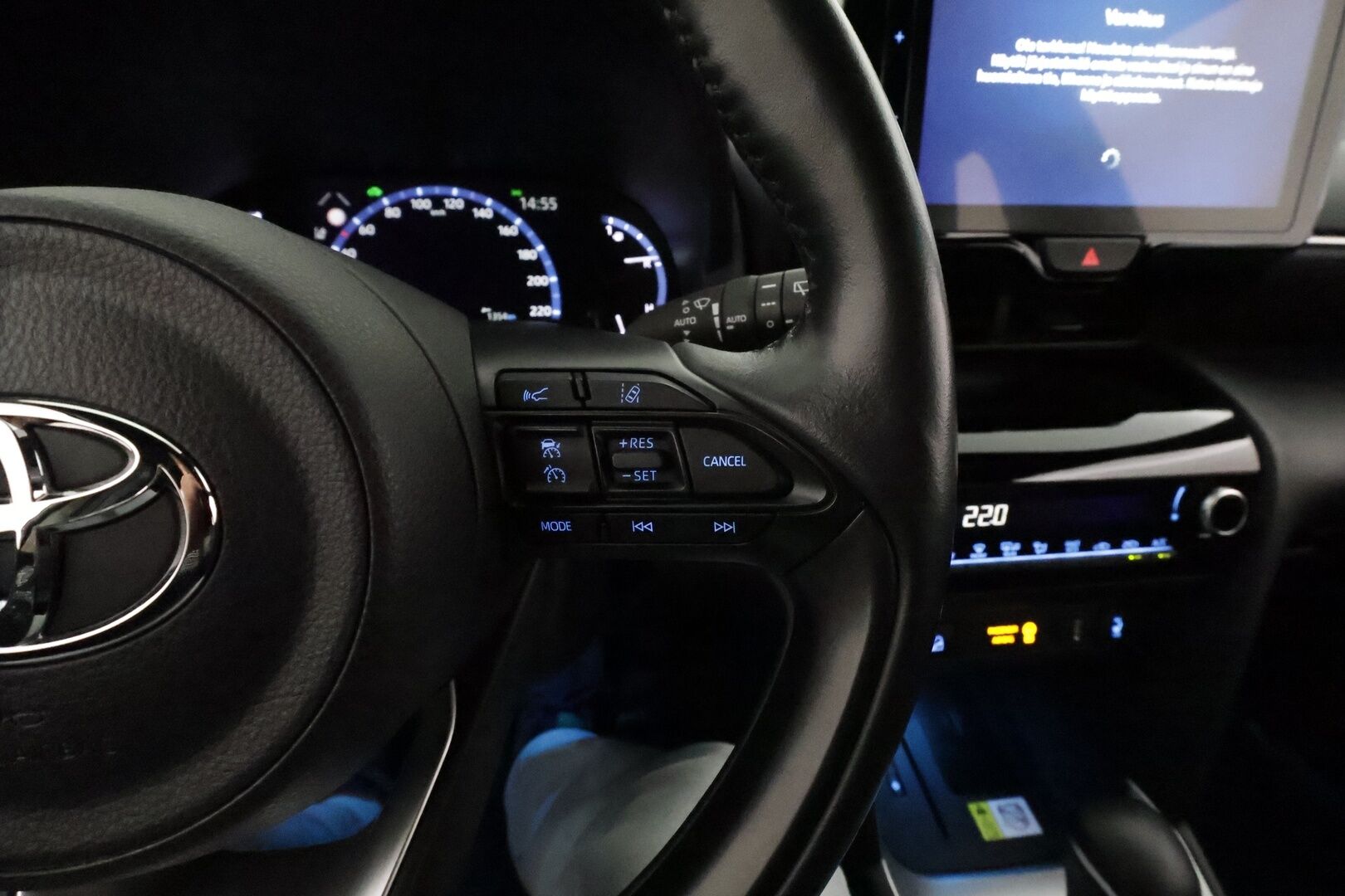 Toyota Yaris Cross 2022 1,5 Hybrid AWD-i Intense *ACC / P.kamera / Navi / LED / KeylessGo / Apple&Android* - Suomi-auto / Kahdet renkaat aluvanteilla / Merkkihuollettu