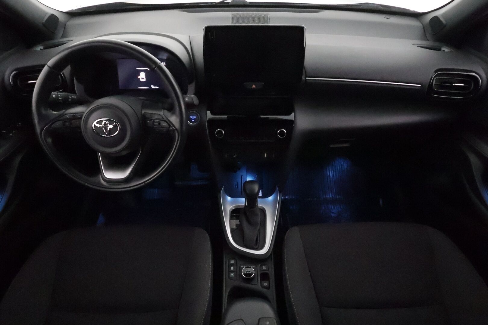 Toyota Yaris Cross 2022 1,5 Hybrid AWD-i Intense *ACC / P.kamera / Navi / LED / KeylessGo / Apple&Android* - Suomi-auto / Kahdet renkaat aluvanteilla / Merkkihuollettu