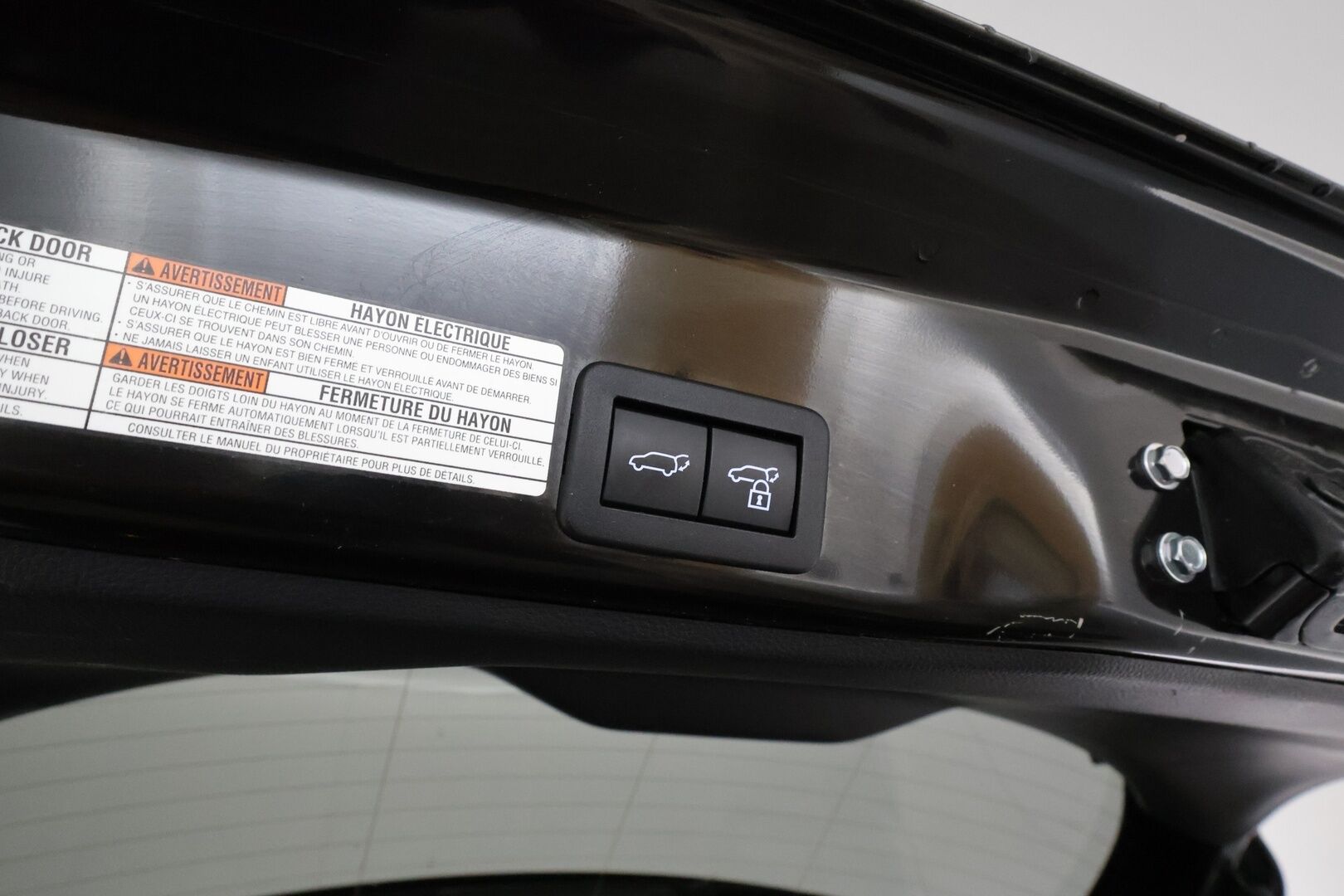 Toyota Yaris Cross 2022 1,5 Hybrid AWD-i Intense *ACC / P.kamera / Navi / LED / KeylessGo / Apple&Android* - Suomi-auto / Kahdet renkaat aluvanteilla / Merkkihuollettu