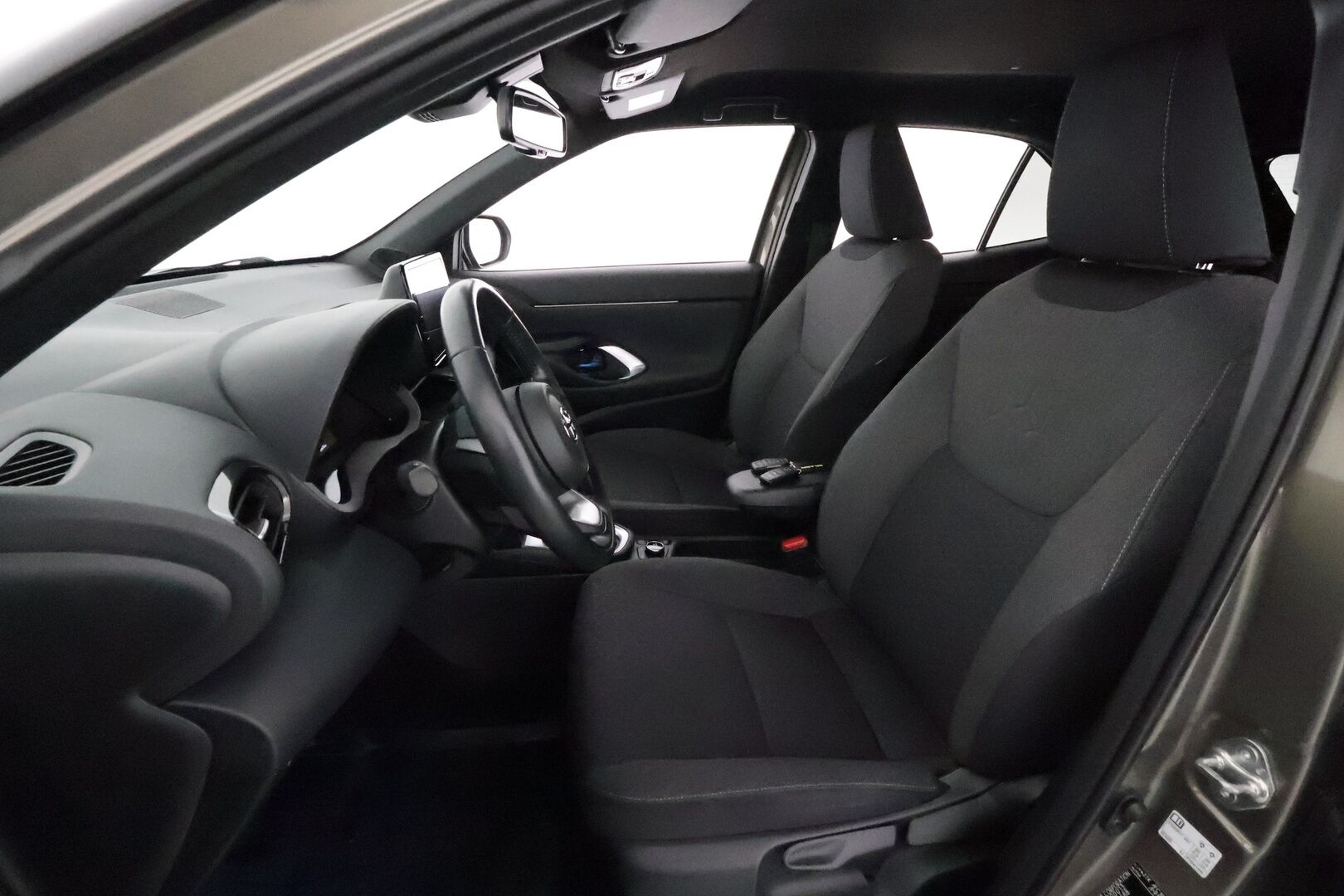 Toyota Yaris Cross 2022 1,5 Hybrid AWD-i Intense *ACC / P.kamera / Navi / LED / KeylessGo / Apple&Android* - Suomi-auto / Kahdet renkaat aluvanteilla / Merkkihuollettu