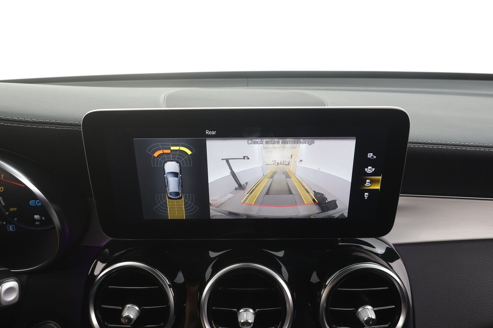 Mercedes-Benz GLC 2022 300 e 4MATIC A Business Coupé - | Koukku | Digimittaristo | Sporttipenkit | Puolinahat | P.kamera | Ambient | LED | Apple & Android | 2x renkaat aluin | 1-om suomiauto | ALV | 