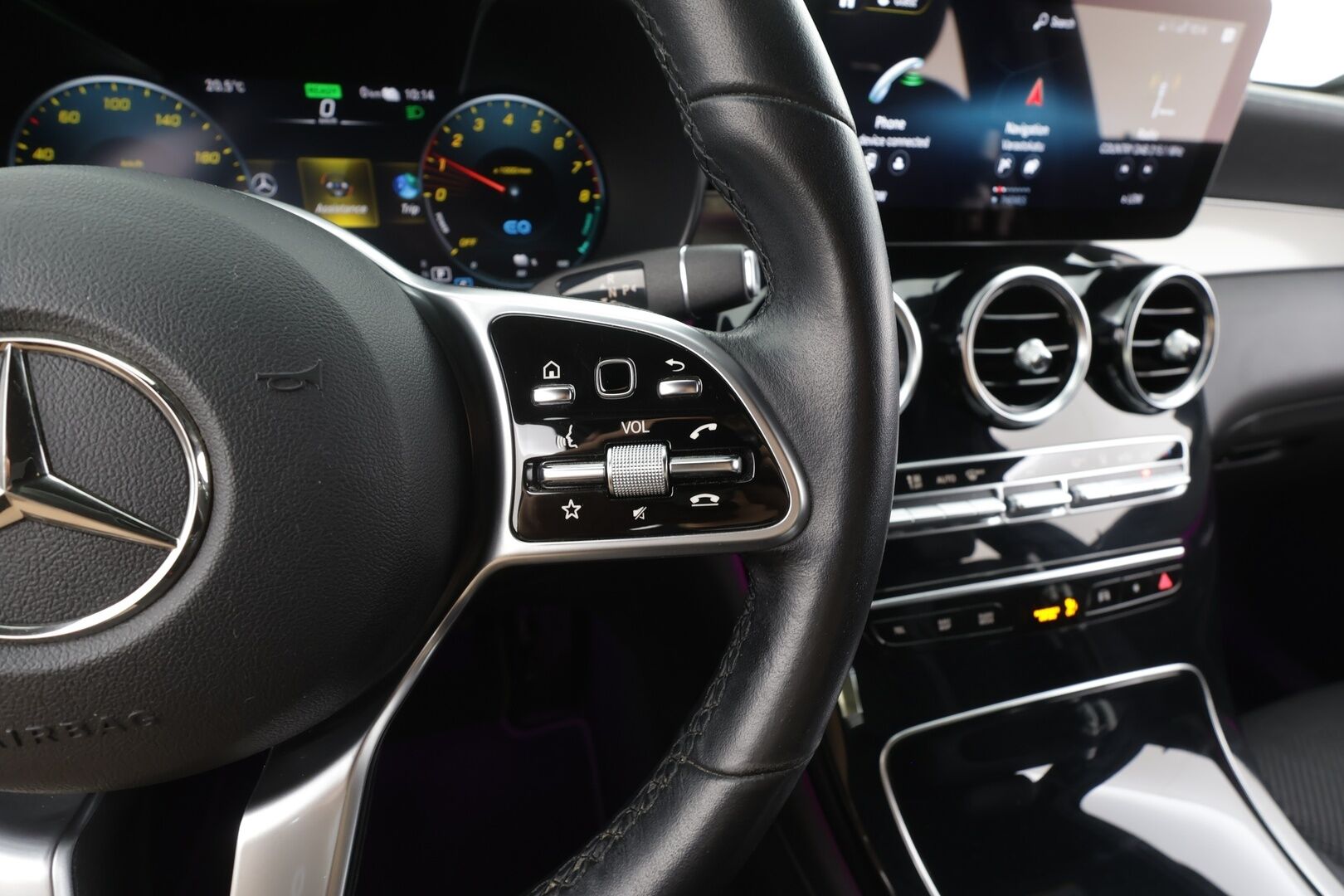 Mercedes-Benz GLC 2022 300 e 4MATIC A Business Coupé - | Koukku | Digimittaristo | Sporttipenkit | Puolinahat | P.kamera | Ambient | LED | Apple & Android | 2x renkaat aluin | 1-om suomiauto | ALV | 