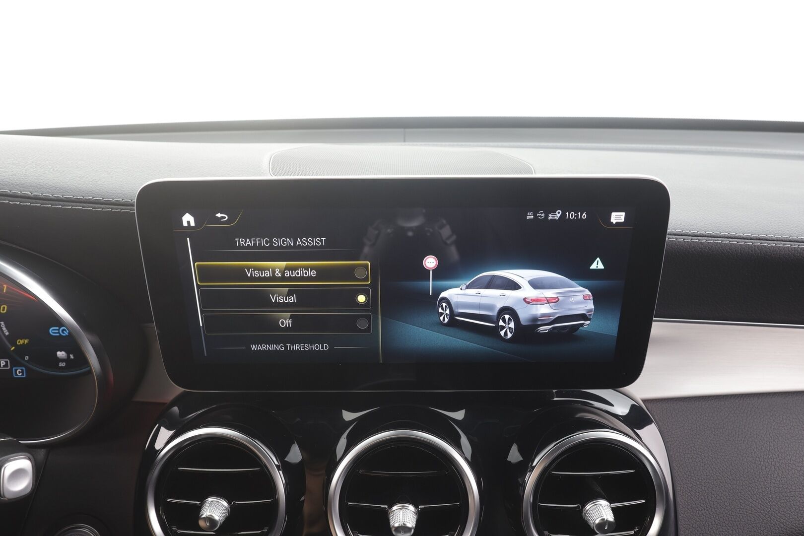 Mercedes-Benz GLC 2022 300 e 4MATIC A Business Coupé - | Koukku | Digimittaristo | Sporttipenkit | Puolinahat | P.kamera | Ambient | LED | Apple & Android | 2x renkaat aluin | 1-om suomiauto | ALV | 