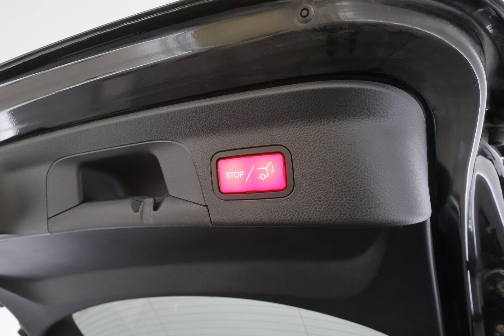 Mercedes-Benz GLC 2022 300 e 4MATIC A Business Coupé - | Koukku | Digimittaristo | Sporttipenkit | Puolinahat | P.kamera | Ambient | LED | Apple & Android | 2x renkaat aluin | 1-om suomiauto | ALV | 