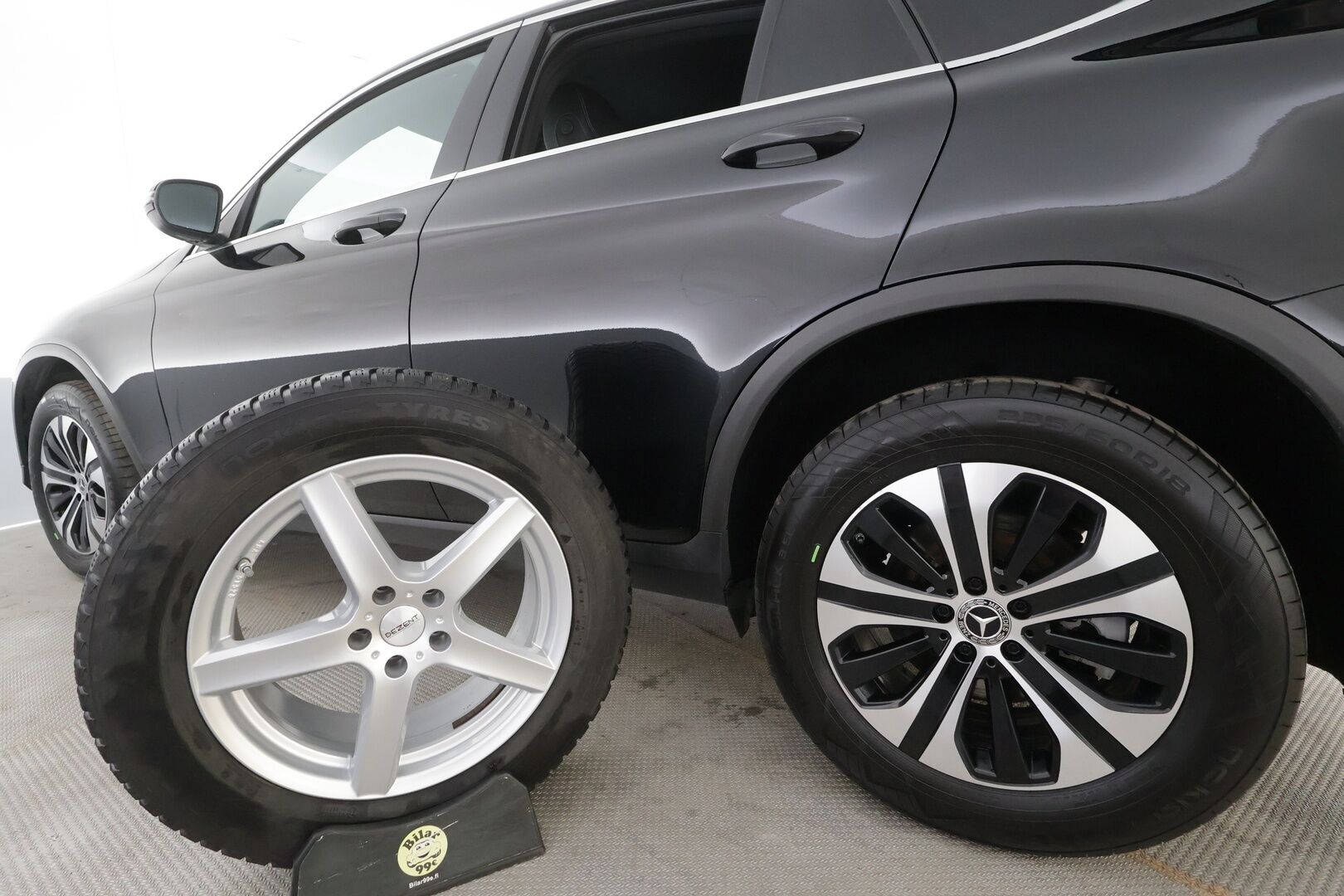 Mercedes-Benz GLC 2022 300 e 4MATIC A Business Coupé - | Koukku | Digimittaristo | Sporttipenkit | Puolinahat | P.kamera | Ambient | LED | Apple & Android | 2x renkaat aluin | 1-om suomiauto | ALV | 