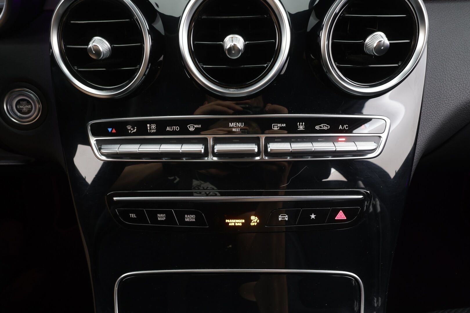 Mercedes-Benz GLC 2022 300 e 4MATIC A Business Coupé - | Koukku | Digimittaristo | Sporttipenkit | Puolinahat | P.kamera | Ambient | LED | Apple & Android | 2x renkaat aluin | 1-om suomiauto | ALV | 