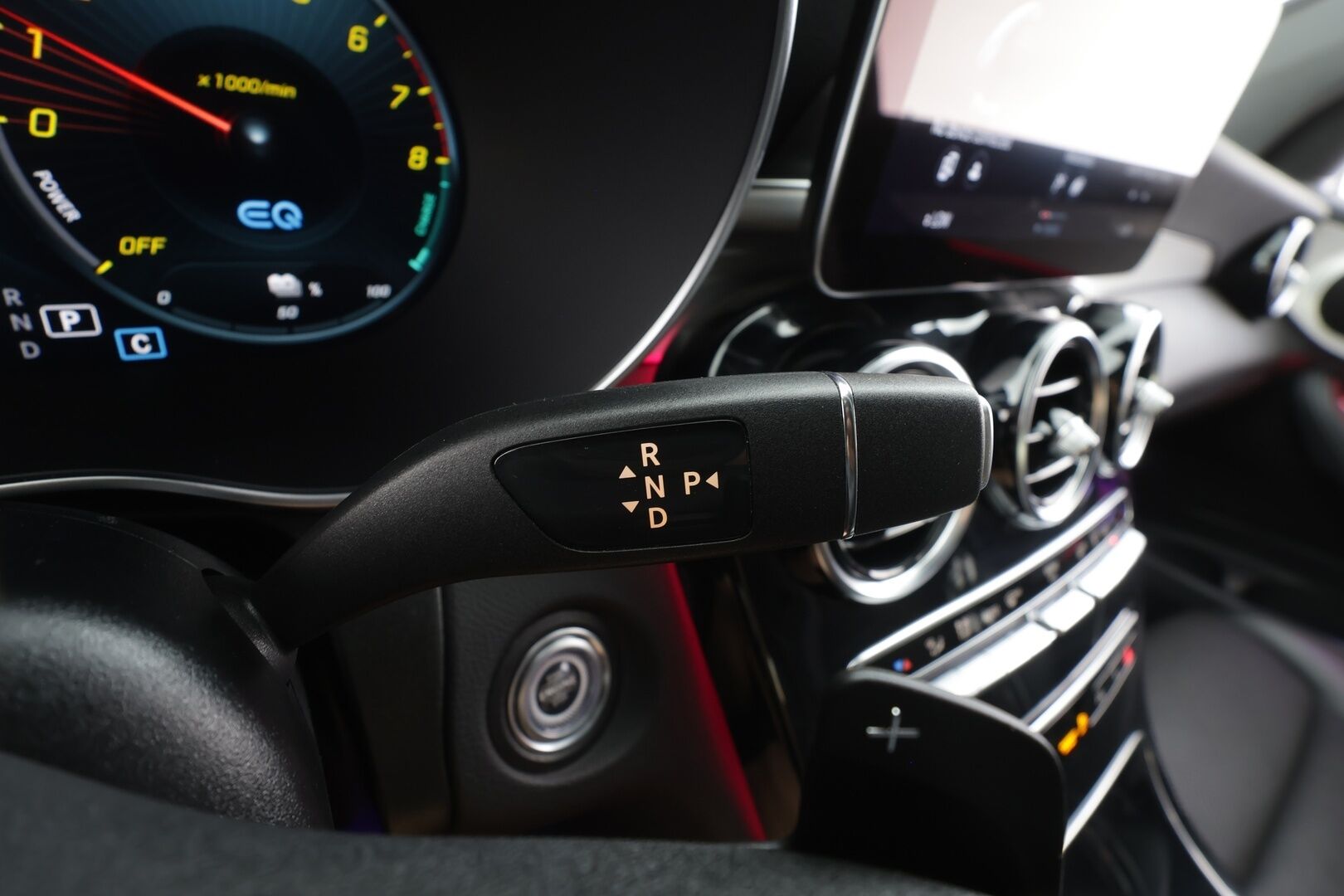 Mercedes-Benz GLC 2022 300 e 4MATIC A Business Coupé - | Koukku | Digimittaristo | Sporttipenkit | Puolinahat | P.kamera | Ambient | LED | Apple & Android | 2x renkaat aluin | 1-om suomiauto | ALV | 