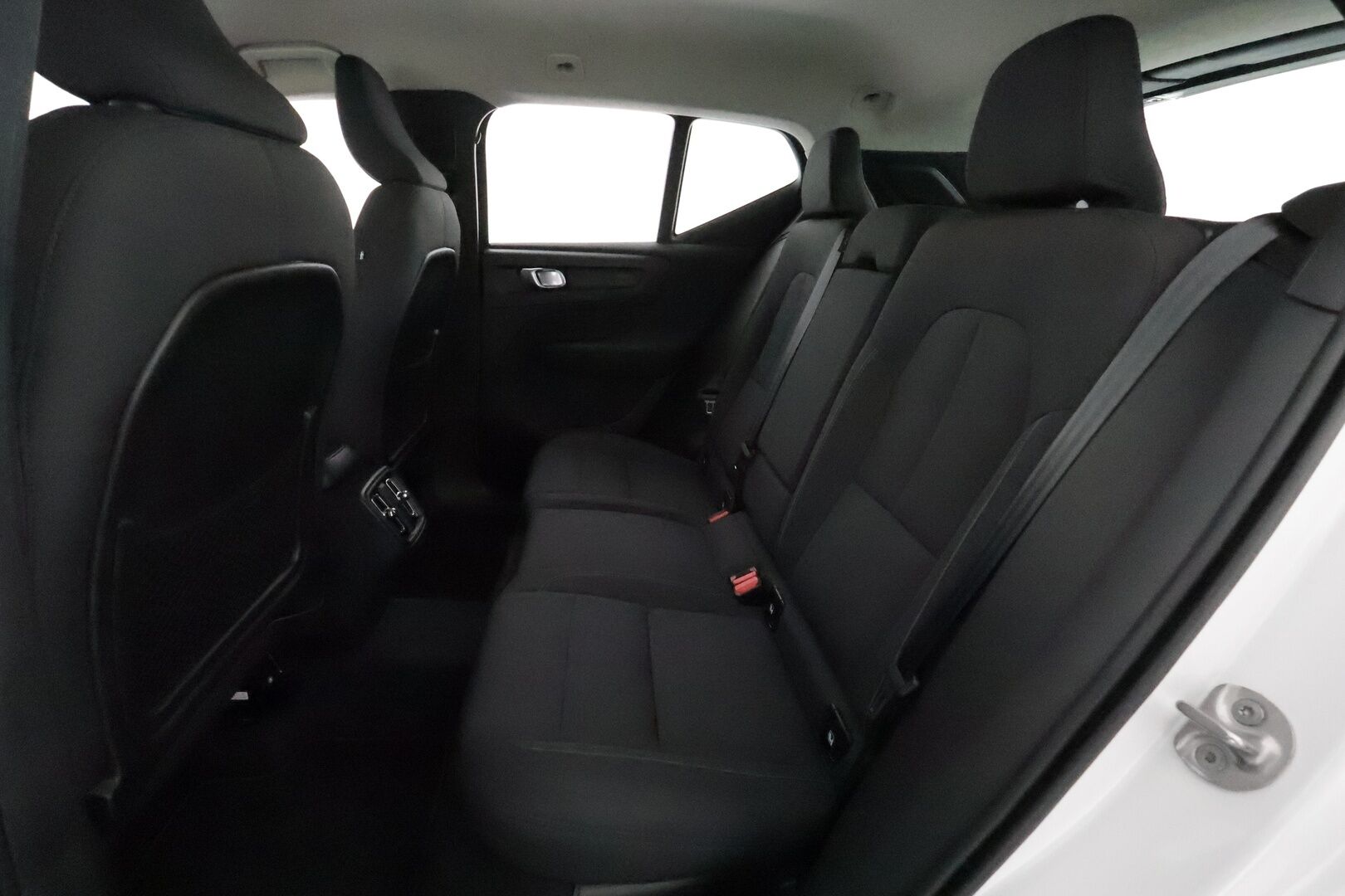 Volvo XC40 2022 T2 Business Edition aut *ACC / Webasto / P.kamera / LED / Navi / KeylessGo / Sähköluukku* - Suomi-auto / Kahdet renkaat aluvanteilla / Merkkihuollettu