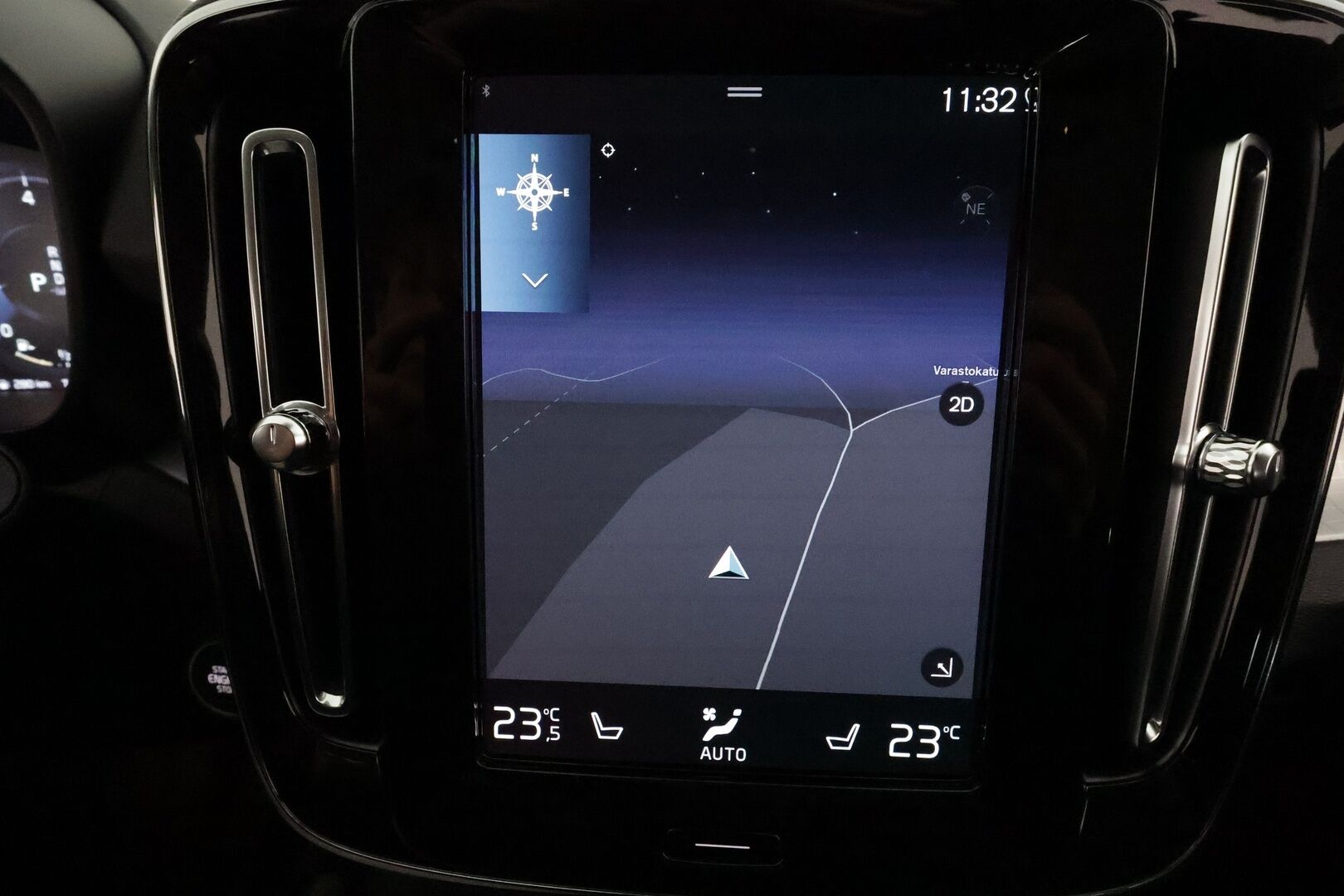 Volvo XC40 2022 T2 Business Edition aut *ACC / Webasto / P.kamera / LED / Navi / KeylessGo / Sähköluukku* - Suomi-auto / Kahdet renkaat aluvanteilla / Merkkihuollettu *