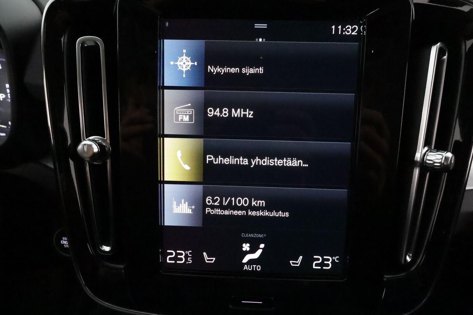 Volvo XC40 2022 T2 Business Edition aut *ACC / Webasto / P.kamera / LED / Navi / KeylessGo / Sähköluukku* - Suomi-auto / Kahdet renkaat aluvanteilla / Merkkihuollettu
