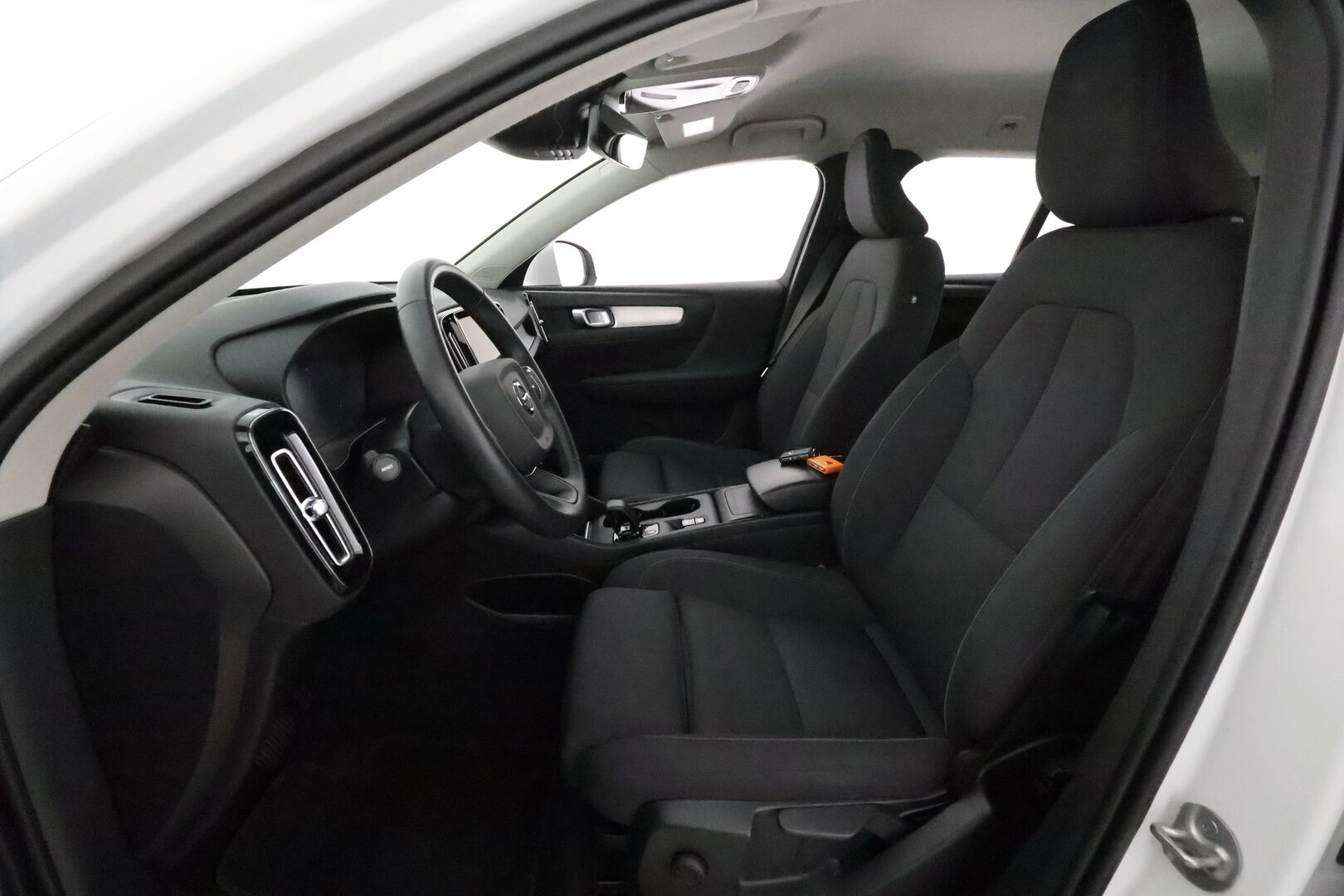 Volvo XC40 2022 T2 Business Edition aut *ACC / Webasto / P.kamera / LED / Navi / KeylessGo / Sähköluukku* - Suomi-auto / Kahdet renkaat aluvanteilla / Merkkihuollettu