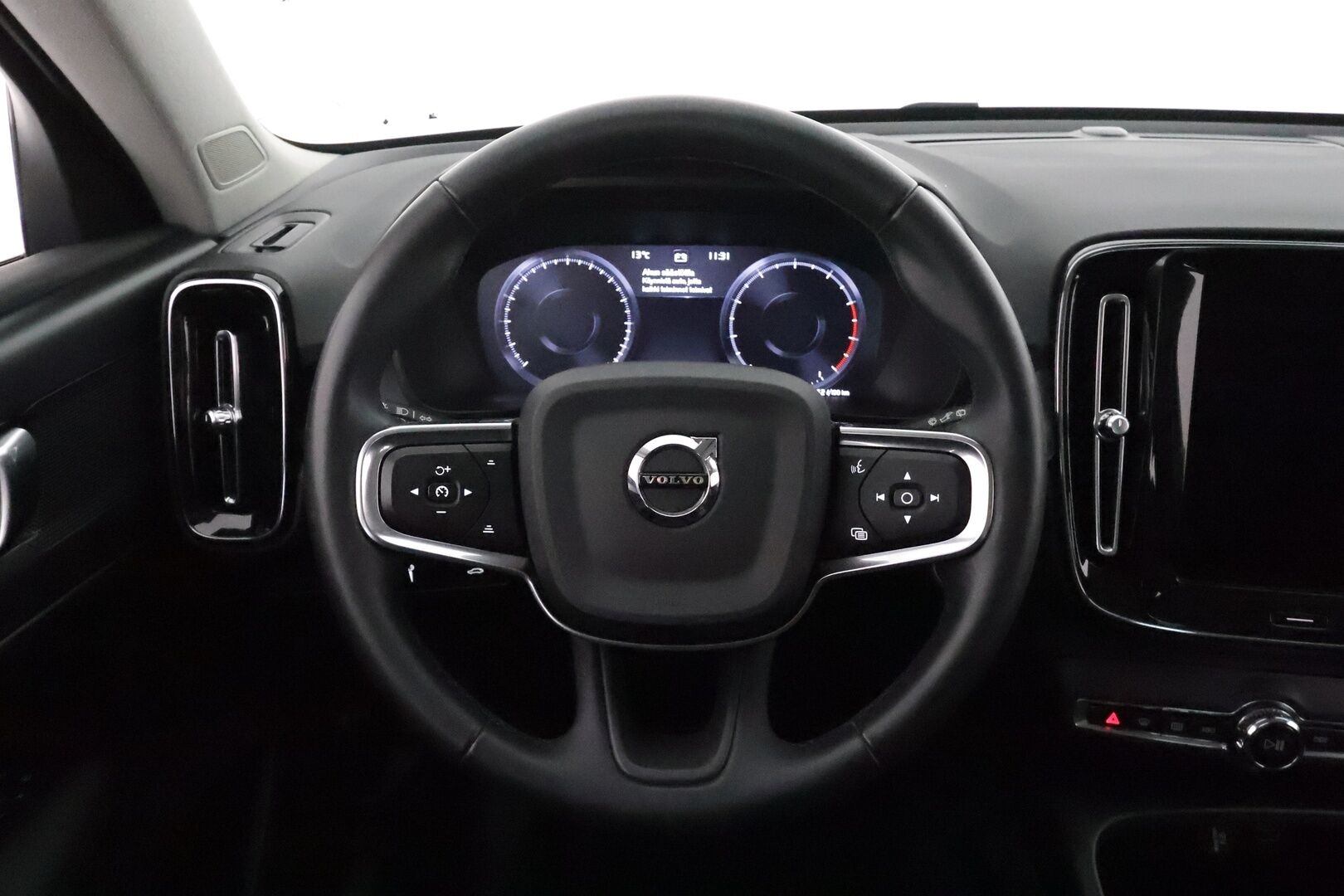 Volvo XC40 2022 T2 Business Edition aut *ACC / Webasto / P.kamera / LED / Navi / KeylessGo / Sähköluukku* - Suomi-auto / Kahdet renkaat aluvanteilla / Merkkihuollettu