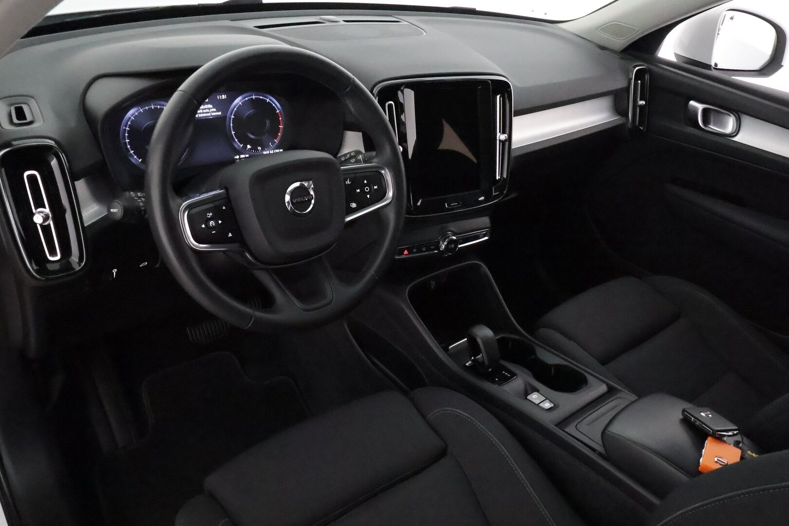 Volvo XC40 2022 T2 Business Edition aut *ACC / Webasto / P.kamera / LED / Navi / KeylessGo / Sähköluukku* - Suomi-auto / Kahdet renkaat aluvanteilla / Merkkihuollettu