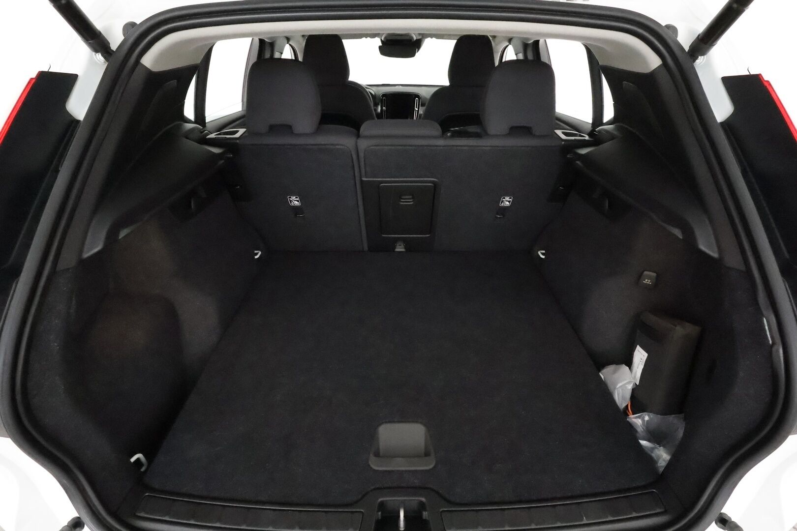 Volvo XC40 2022 T2 Business Edition aut *ACC / Webasto / P.kamera / LED / Navi / KeylessGo / Sähköluukku* - Suomi-auto / Kahdet renkaat aluvanteilla / Merkkihuollettu