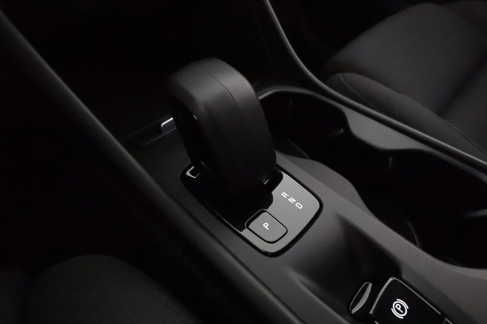 Volvo XC40 2022 T2 Business Edition aut *ACC / Webasto / P.kamera / LED / Navi / KeylessGo / Sähköluukku* - Suomi-auto / Kahdet renkaat aluvanteilla / Merkkihuollettu