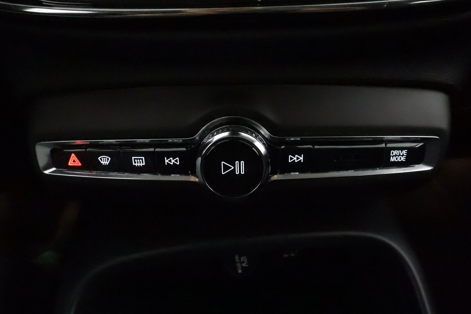 Volvo XC40 2022 T2 Business Edition aut *ACC / Webasto / P.kamera / LED / Navi / KeylessGo / Sähköluukku* - Suomi-auto / Kahdet renkaat aluvanteilla / Merkkihuollettu