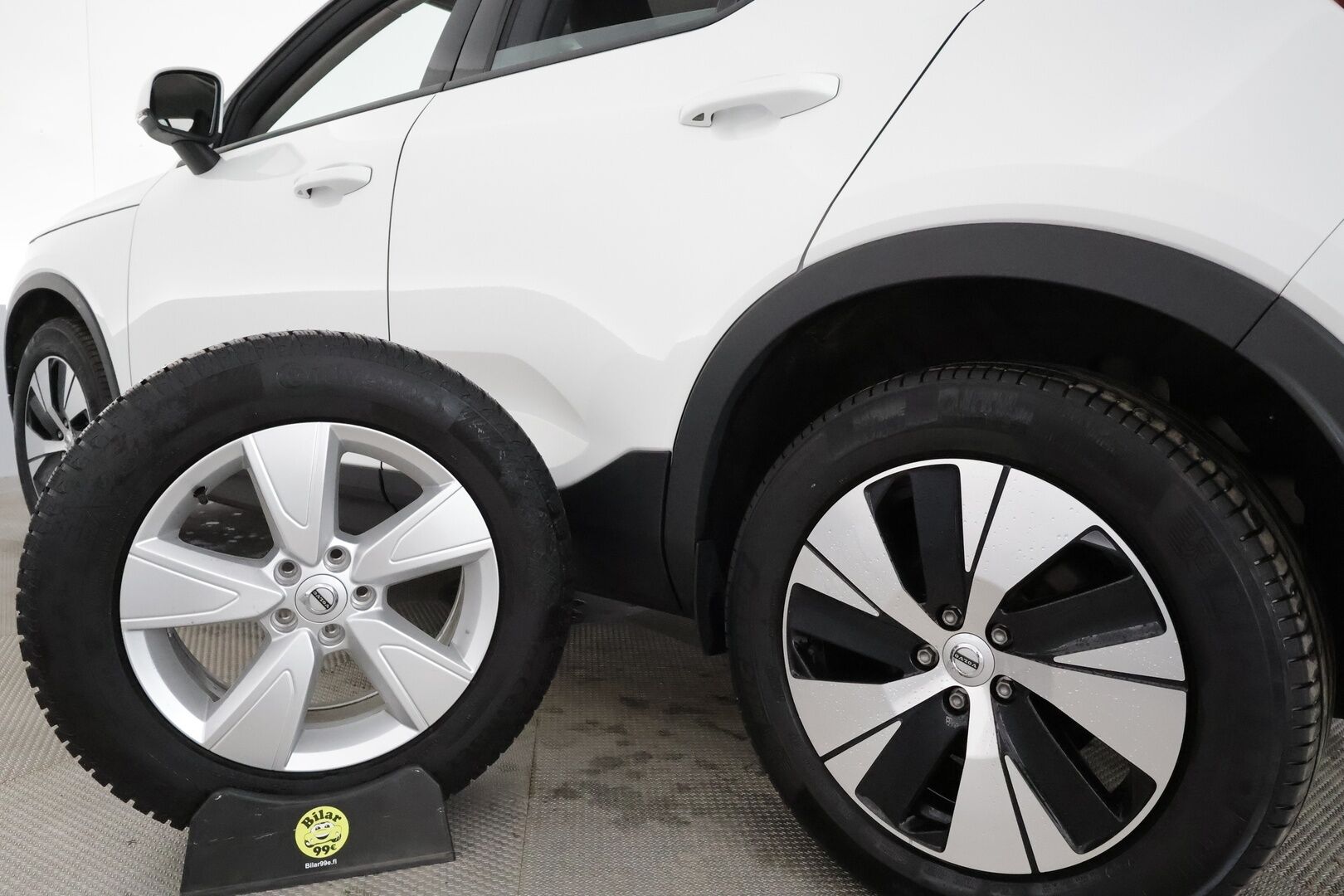 Volvo XC40 2022 T2 Business Edition aut *ACC / Webasto / P.kamera / LED / Navi / KeylessGo / Sähköluukku* - Suomi-auto / Kahdet renkaat aluvanteilla / Merkkihuollettu