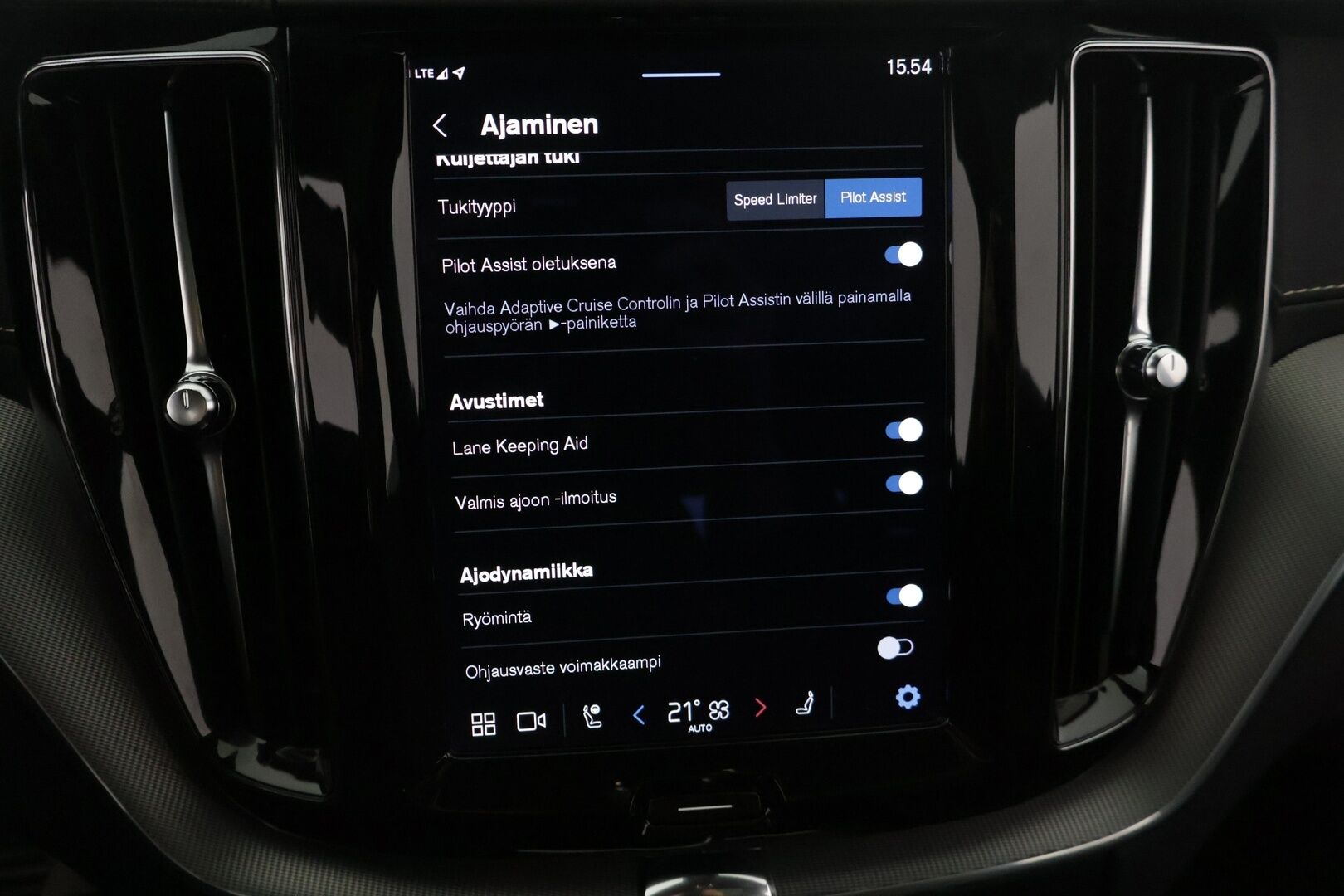 Volvo XC60 2022 T8 AWD Long Range High Performance R-Design Edition aut *Suomi-auto / ACC / Pilot Assist / Panorama / P.kamera / H&K-äänentoisto / VOC / Vetokoukku* - *2x Renkaat & Vanteet / Merkkiliikkeen huoltohistoria / 2x Latauskaapelit / Erad-öljyt vaihdettu*