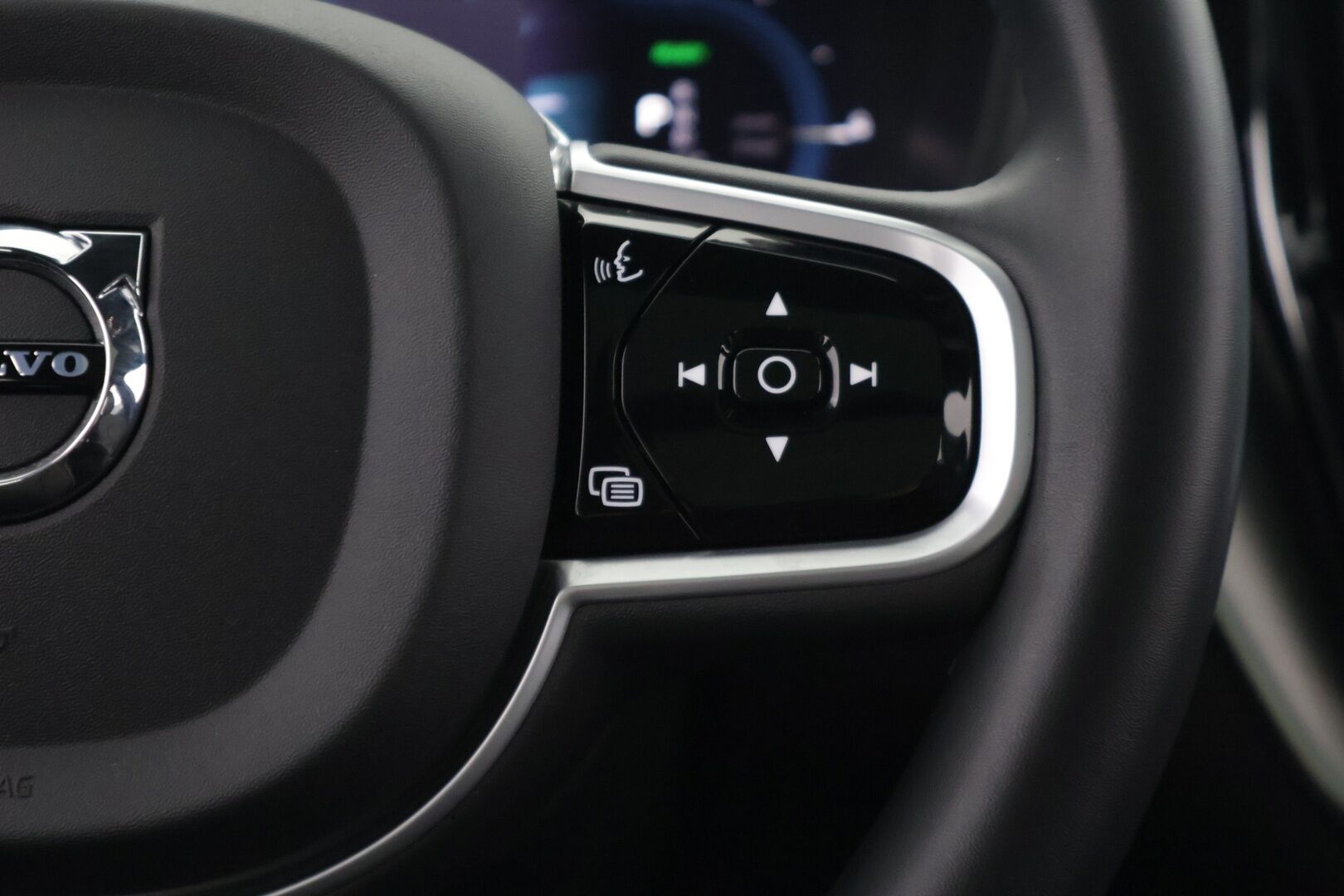 Volvo XC60 2022 T8 AWD Long Range High Performance R-Design Edition aut *Suomi-auto / ACC / Pilot Assist / Panorama / P.kamera / H&K-äänentoisto / VOC / Vetokoukku* - *2x Renkaat & Vanteet / Merkkiliikkeen huoltohistoria / 2x Latauskaapelit / Erad-öljyt vaihdettu*