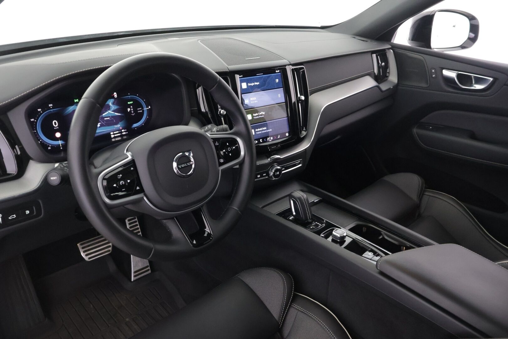 Volvo XC60 2022 T8 AWD Long Range High Performance R-Design Edition aut *Suomi-auto / ACC / Pilot Assist / Panorama / P.kamera / H&K-äänentoisto / VOC / Vetokoukku* - *2x Renkaat & Vanteet / Merkkiliikkeen huoltohistoria / 2x Latauskaapelit / Erad-öljyt vaihdettu*