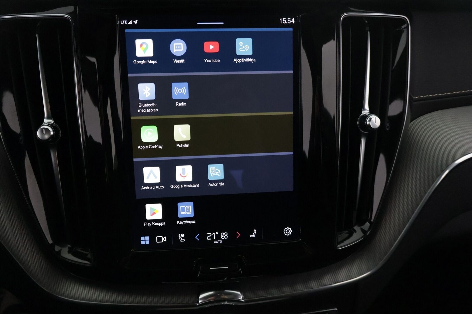 Volvo XC60 2022 T8 AWD Long Range High Performance R-Design Edition aut *Suomi-auto / ACC / Pilot Assist / Panorama / P.kamera / H&K-äänentoisto / VOC / Vetokoukku* - *2x Renkaat & Vanteet / Merkkiliikkeen huoltohistoria / 2x Latauskaapelit / Erad-öljyt vaihdettu*