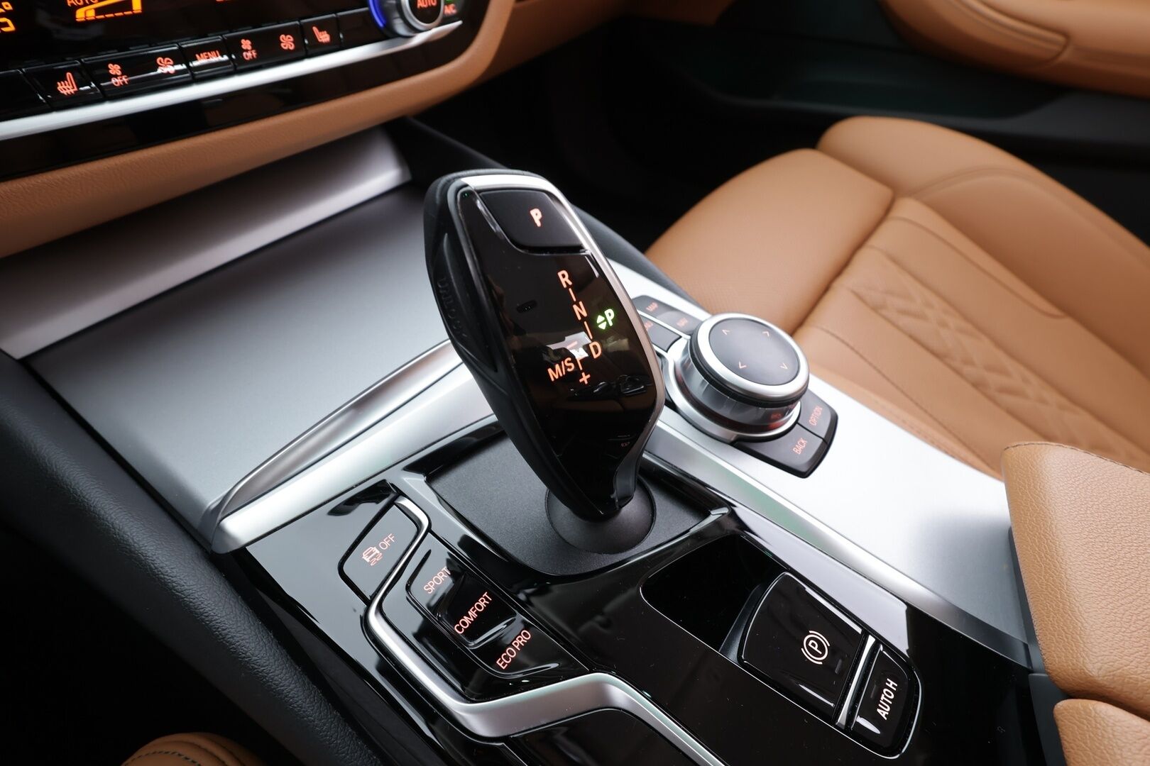 BMW 520 2022 G30 Sedan 520d A xDrive MHEV * HiFi / Webasto / Koukku / ACC / LED / P.kamera / Sporttinahat / Navi / Comfort Access * - 1-om Suomi-auto / Kahdet renkaat / Merkkihuollettu!