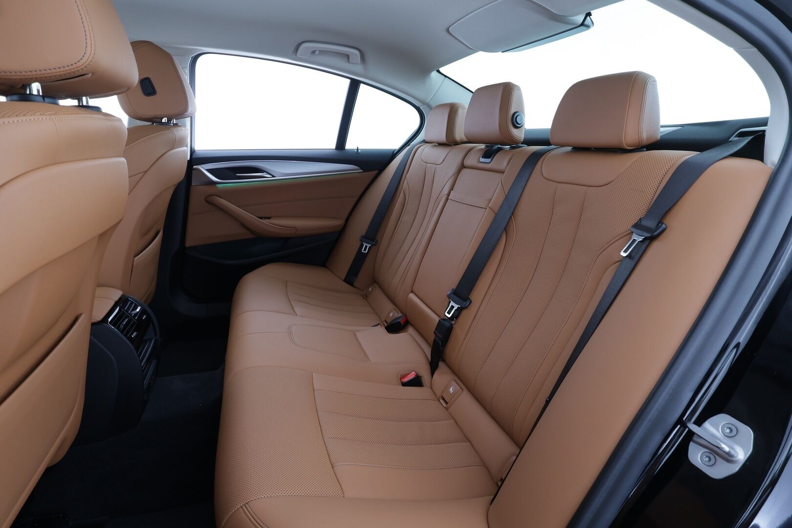 BMW 520 2022 G30 Sedan 520d A xDrive MHEV * HiFi / Webasto / Koukku / ACC / LED / P.kamera / Sporttinahat / Navi / Comfort Access * - 1-om Suomi-auto / Kahdet renkaat / Merkkihuollettu!