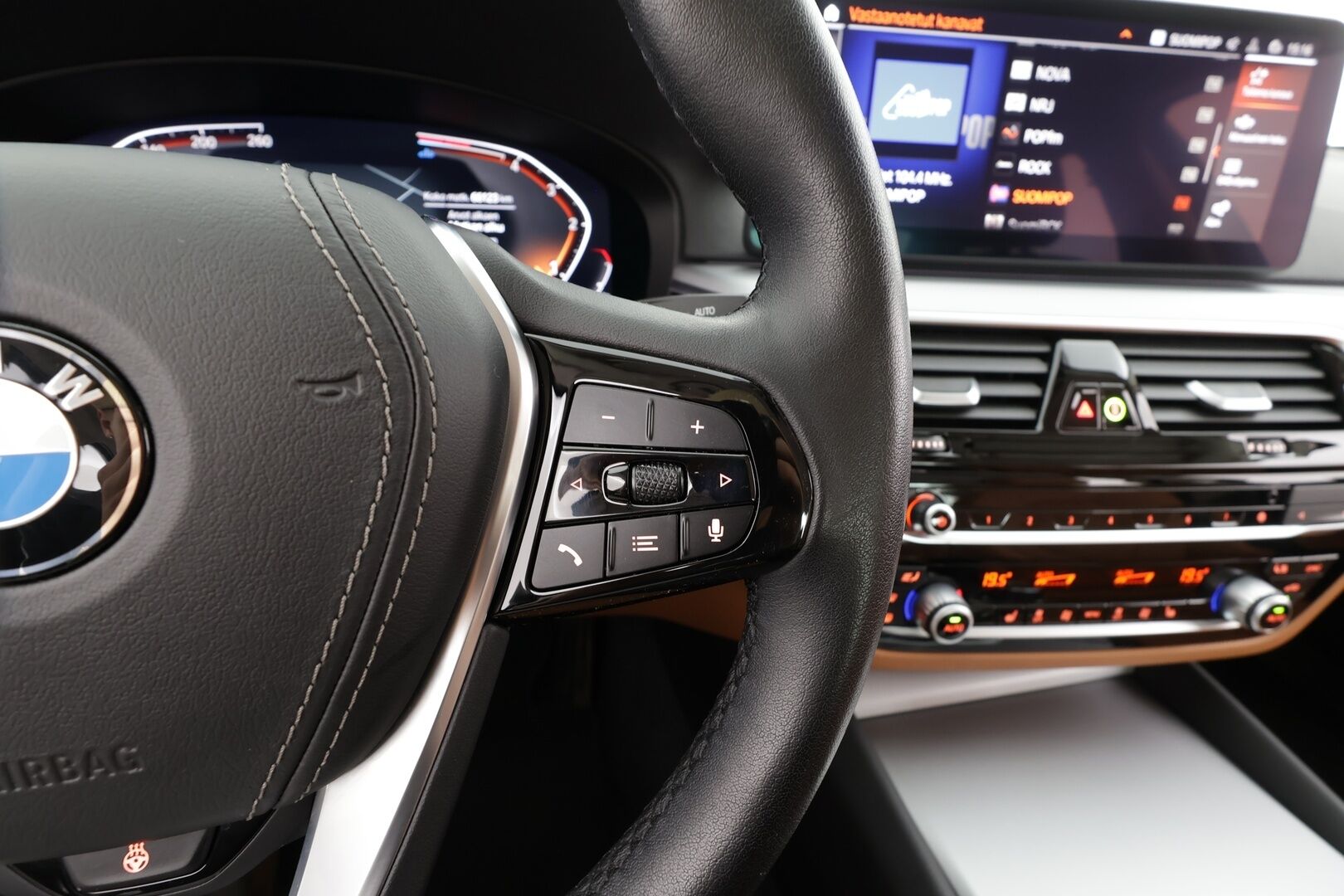 BMW 520 2022 G30 Sedan 520d A xDrive MHEV * HiFi / Webasto / Koukku / ACC / LED / P.kamera / Sporttinahat / Navi / Comfort Access * - 1-om Suomi-auto / Kahdet renkaat / Merkkihuollettu!