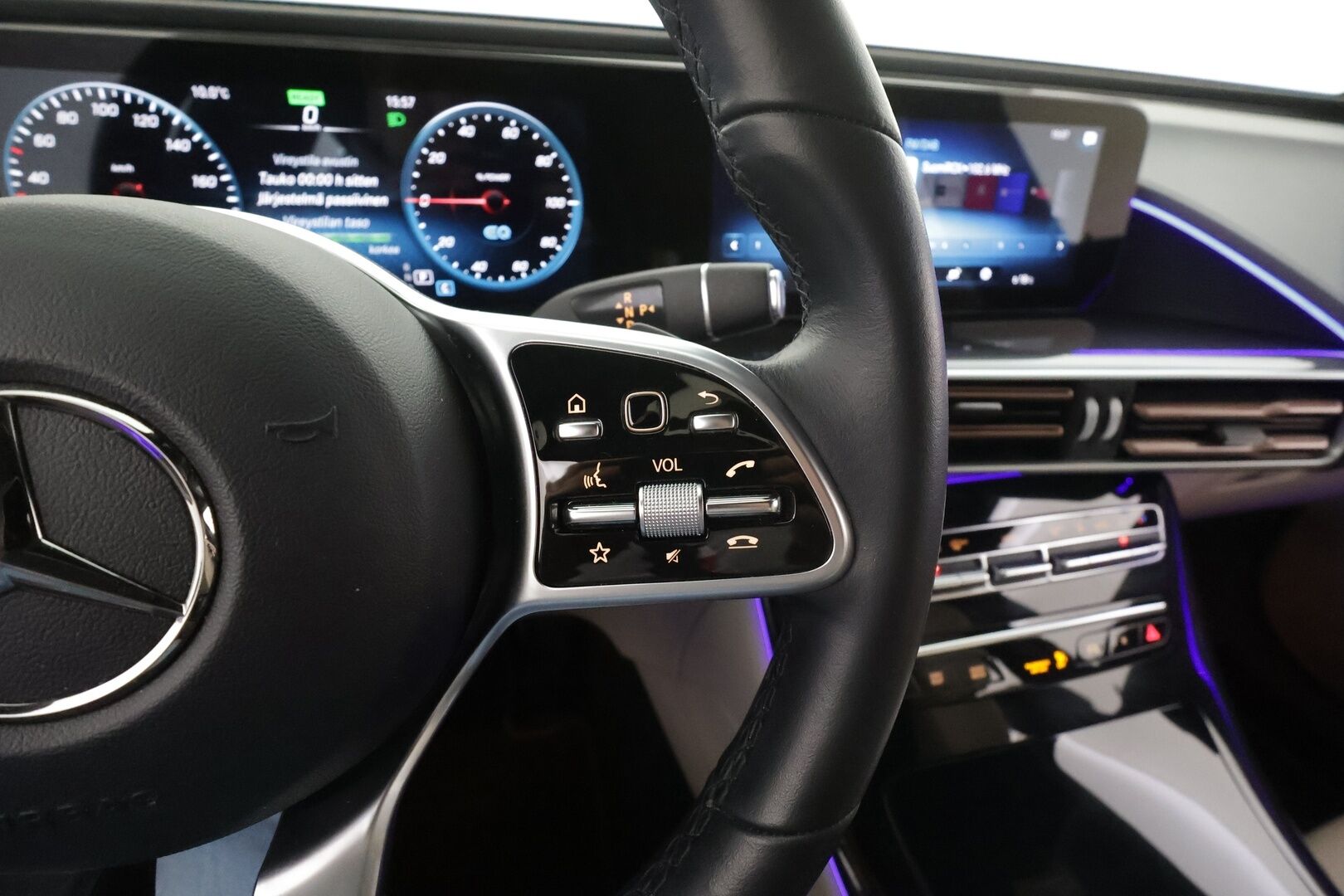 Mercedes-Benz EQC 2022 400 4MATIC Business AMG * Distronic+ / Multibeam-LED / Koukku / Lisälämmitin / Osasähköt / SporttiNahat * - Suomi-auto / Kahdet Renkaat