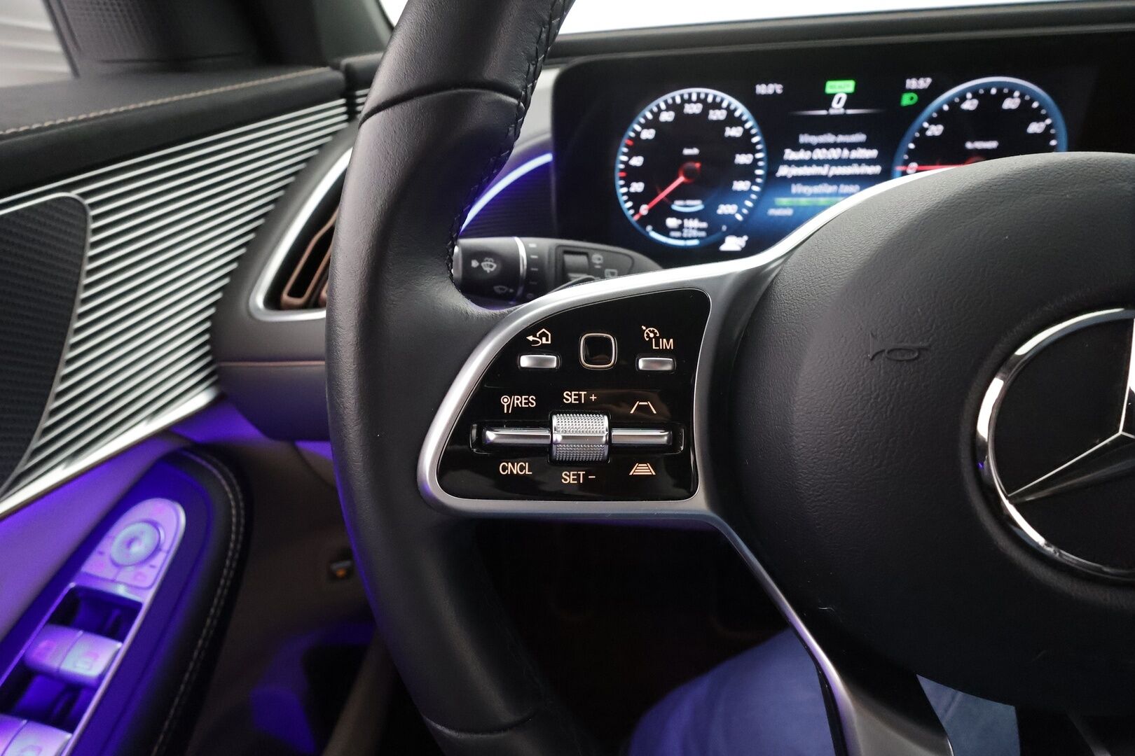 Mercedes-Benz EQC 2022 400 4MATIC Business AMG * Distronic+ / Multibeam-LED / KeyLess / Koukku / Lisälämmitin / Osasähköt / SporttiNahat * - Suomi-auto / Kahdet Renkaat / Akku kuntotarkastettu! - HULLUT AVAJAISHULINAT KORKOTARJOUS 3,29 %