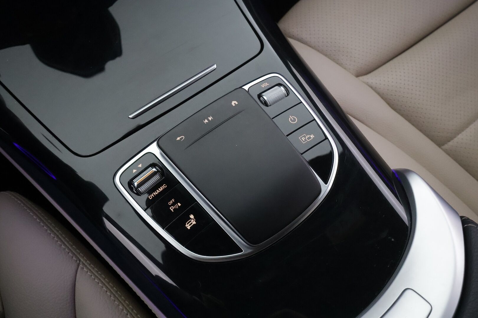 Mercedes-Benz EQC 2022 400 4MATIC Business AMG * Distronic+ / Multibeam-LED / KeyLess / Koukku / Lisälämmitin / Osasähköt / SporttiNahat * - Suomi-auto / Kahdet Renkaat / Akku kuntotarkastettu! - HULLUT AVAJAISHULINAT KORKOTARJOUS 3,29 %