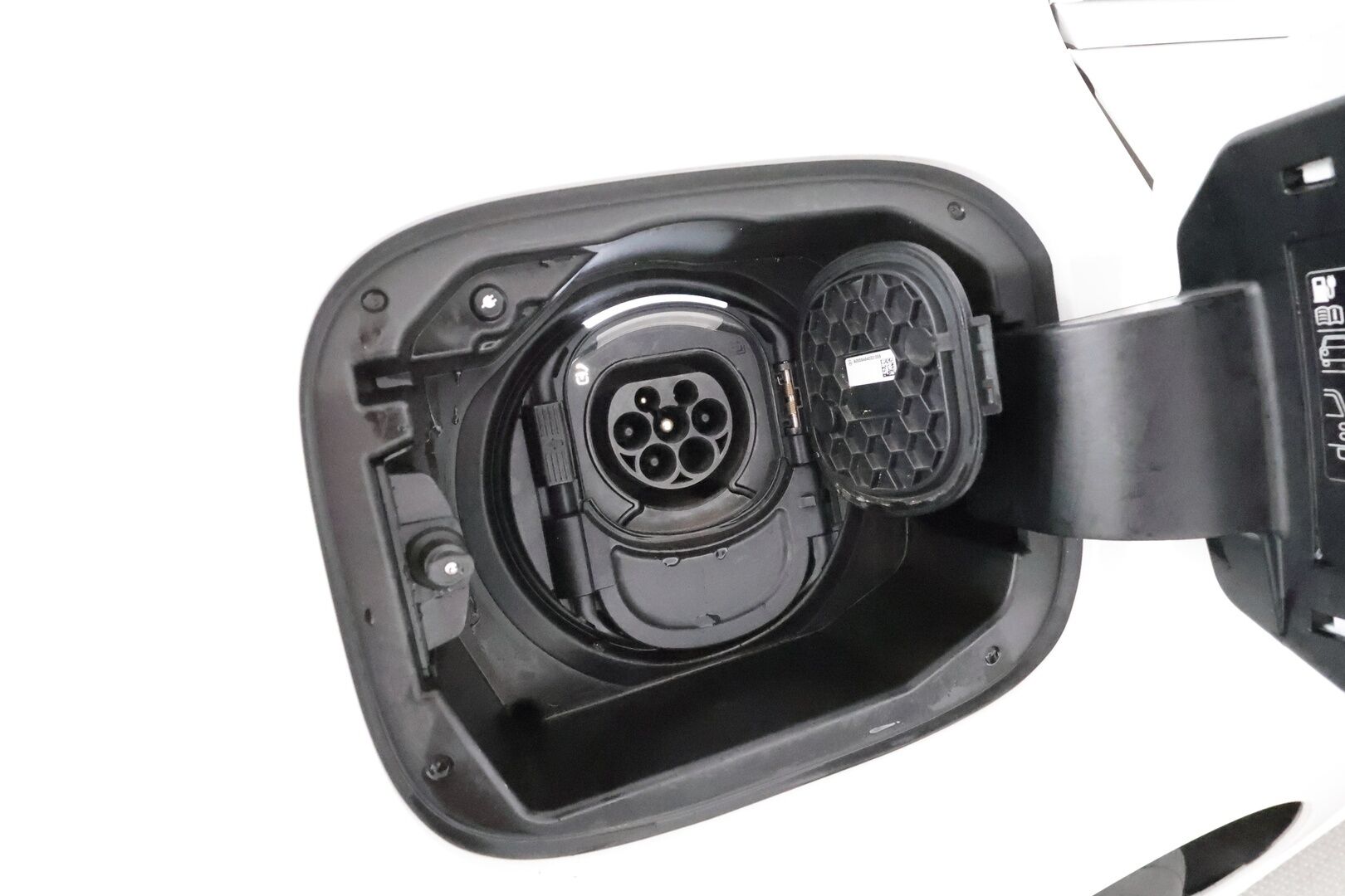 Mercedes-Benz A 2022 250 e A Business Edition **Distronic+ / Widescreen / LED / Navi / Puolinahat / P.kamera** - 1.Om Suomi-auto / Kahdet renkaat aluvanteilla