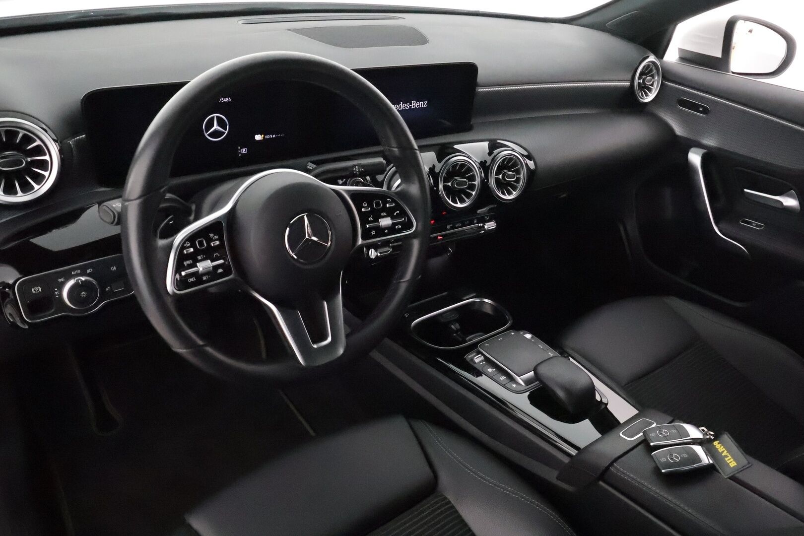 Mercedes-Benz A 2022 250 e A Business Edition **Distronic+ / Widescreen / LED / Navi / Puolinahat / P.kamera** - 1.Om Suomi-auto / Kahdet renkaat aluvanteilla