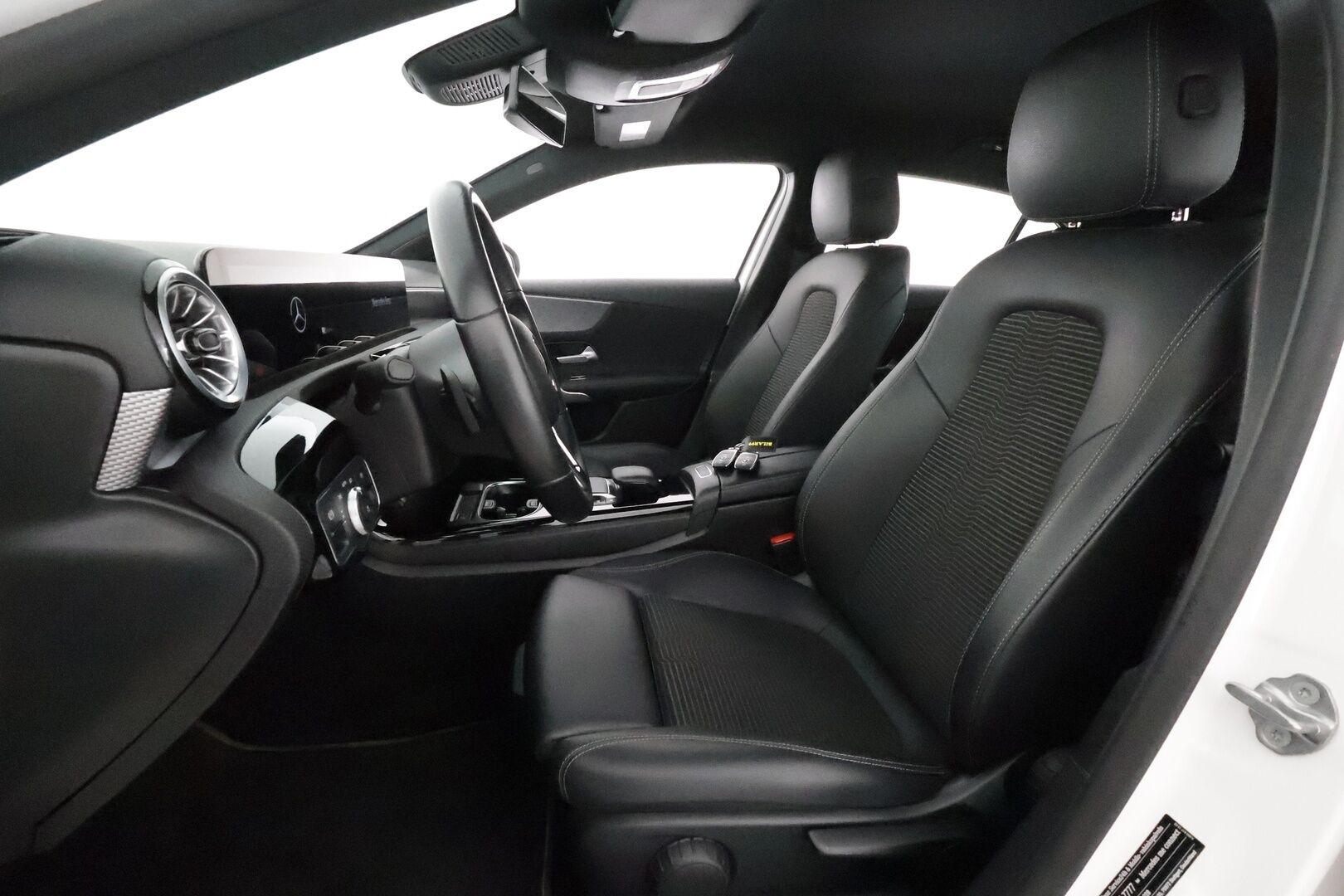 Mercedes-Benz A 2022 250 e A Business Edition **Distronic+ / Widescreen / LED / Navi / Puolinahat / P.kamera** - 1.Om Suomi-auto / Kahdet renkaat aluvanteilla