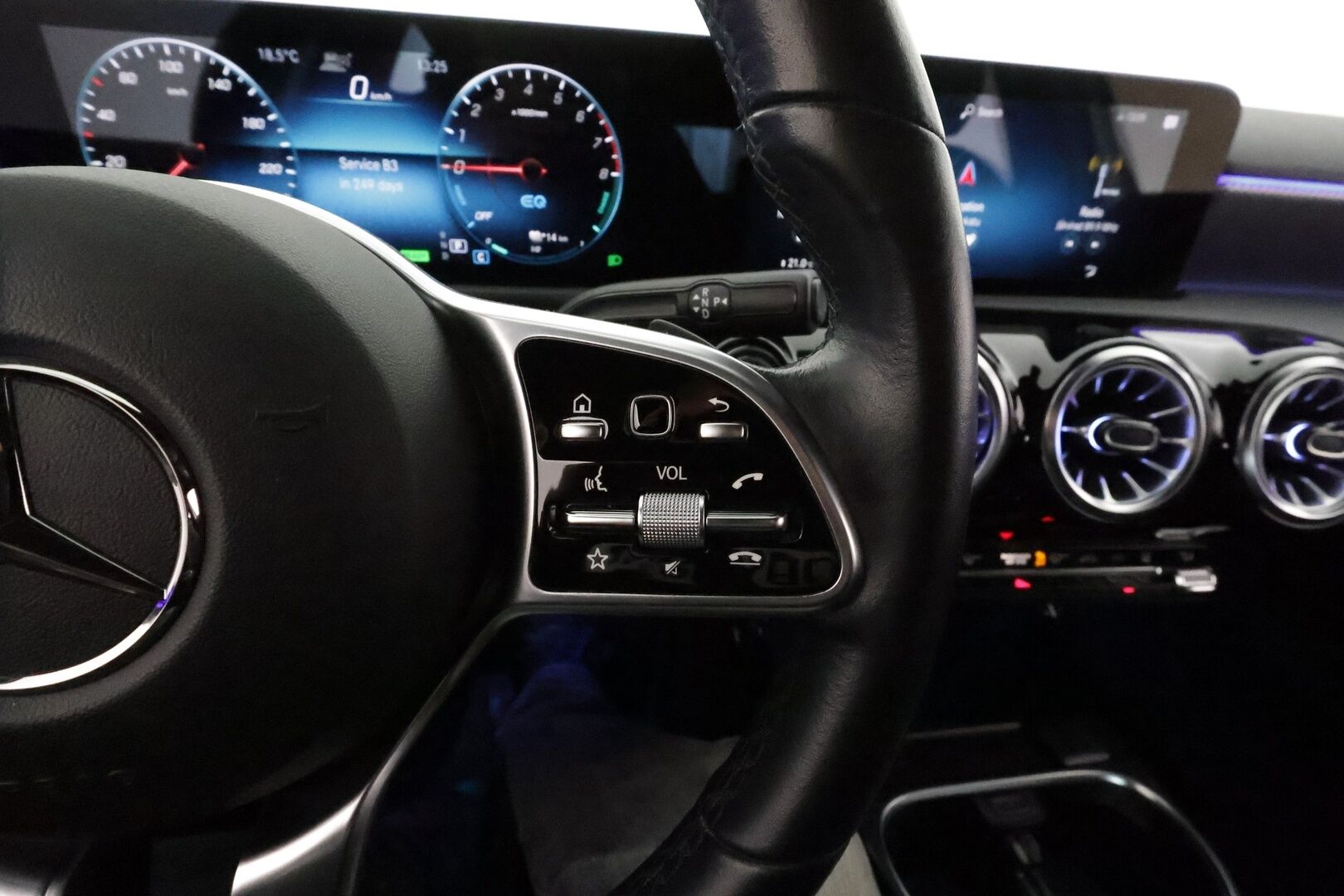Mercedes-Benz A 2022 250 e A Business Edition **Distronic+ / Widescreen / LED / Navi / Puolinahat / P.kamera** - 1.Om Suomi-auto / Kahdet renkaat aluvanteilla