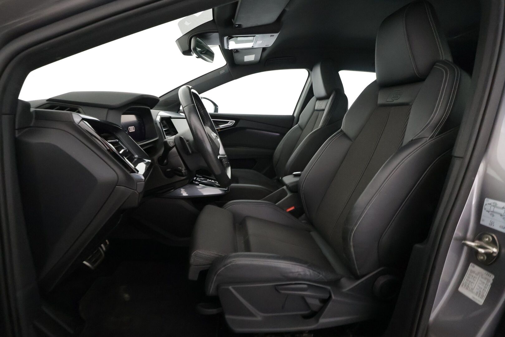Audi Q4 e-tron 2022 Edition 40 e-tron - | ACC | ILP | Puolinahat | S-Line sisäpaketti | Sporttipenkit | P.kamera | Navi | Keyless | LED | Merkkihuollot | 1-om suomiauto | 2x renkaat aluin |