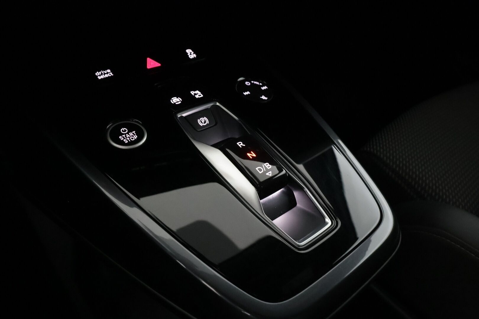 Audi Q4 e-tron 2022 Edition 40 e-tron - | ACC | ILP | Puolinahat | S-Line sisäpaketti | Sporttipenkit | P.kamera | Navi | Keyless | LED | Merkkihuollot | 1-om suomiauto | 2x renkaat aluin |