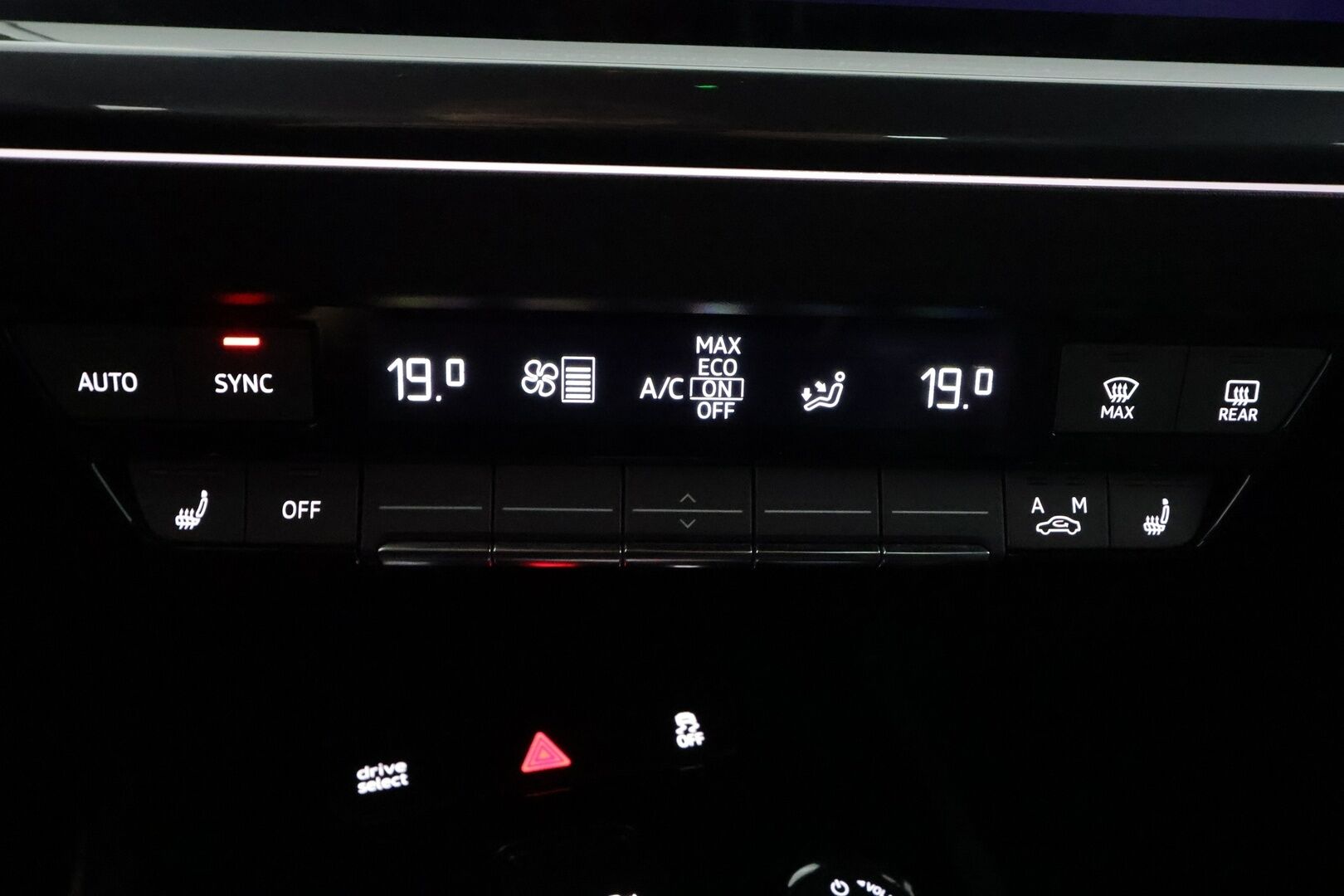Audi Q4 e-tron 2022 Edition 40 e-tron - | ACC | ILP | Puolinahat | S-Line sisäpaketti | Sporttipenkit | P.kamera | Navi | Keyless | LED | Merkkihuollot | 1-om suomiauto | 2x renkaat aluin |